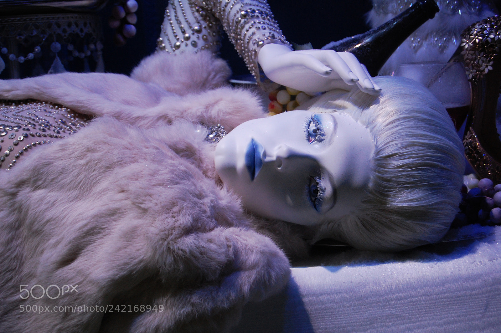 Nikon D40 sample photo. Mannequin in window photography