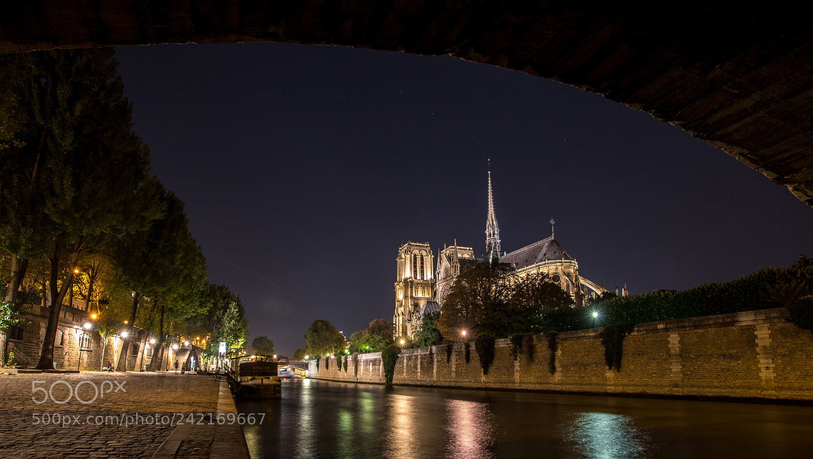 Canon EOS 6D Mark II sample photo. Notre dame night photography