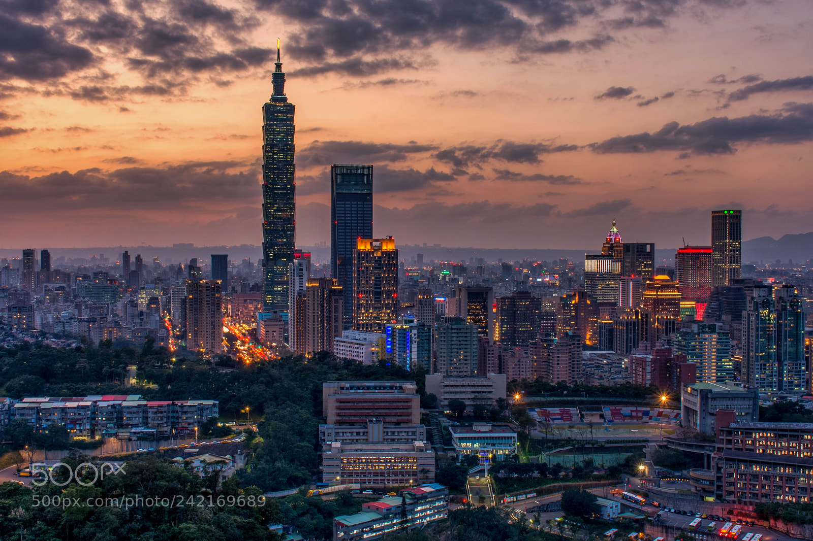Nikon D7200 sample photo. Taipei 101 華燈初上 photography