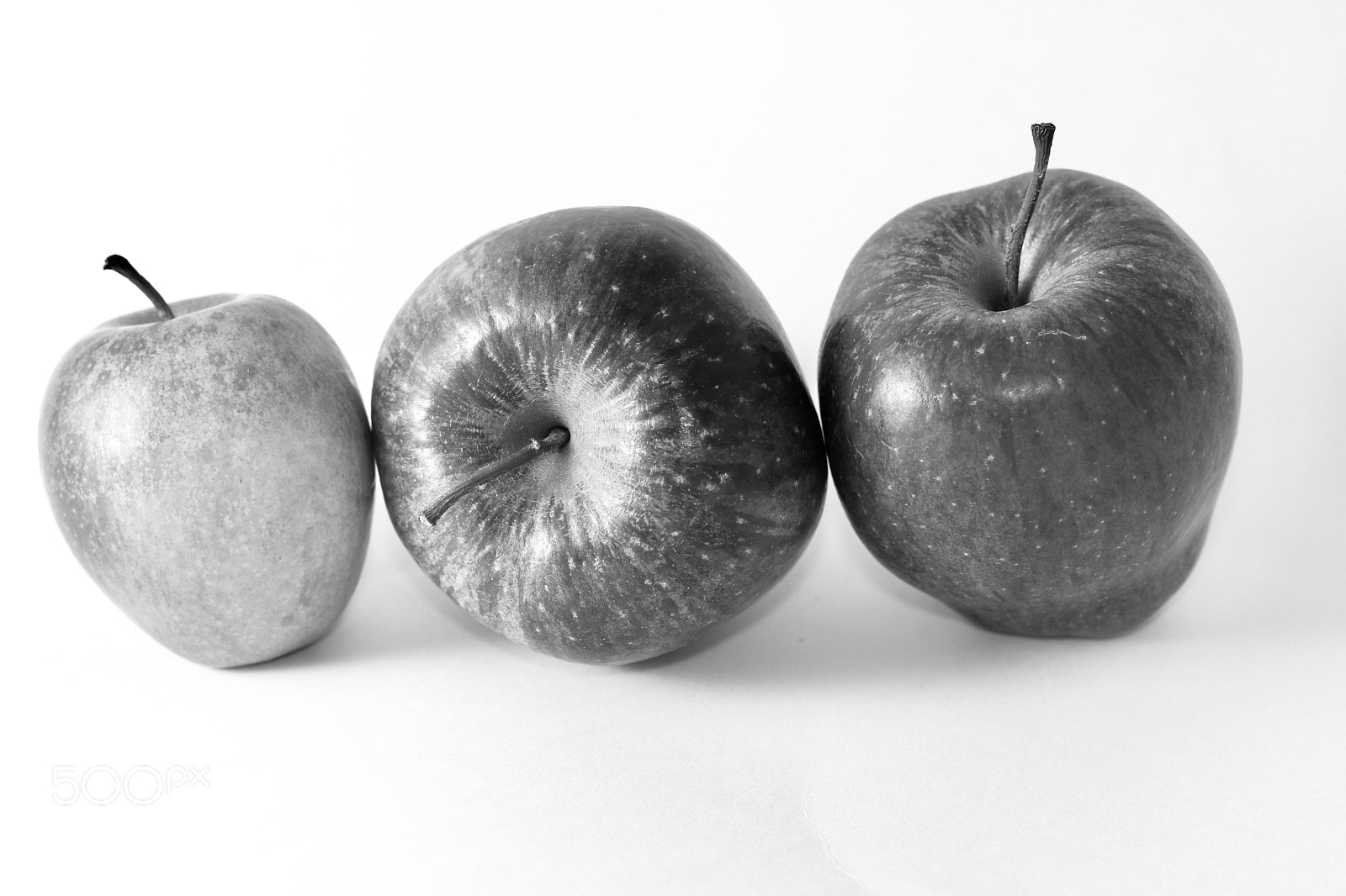 Canon EOS 750D (EOS Rebel T6i / EOS Kiss X8i) sample photo. Apples in black & white photography