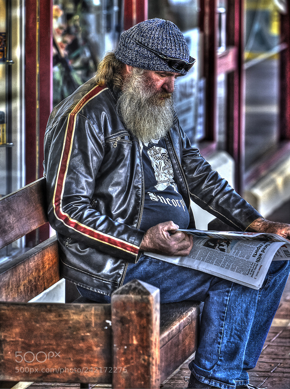 Canon EOS-1D Mark II sample photo. Man reading newspaper copy photography