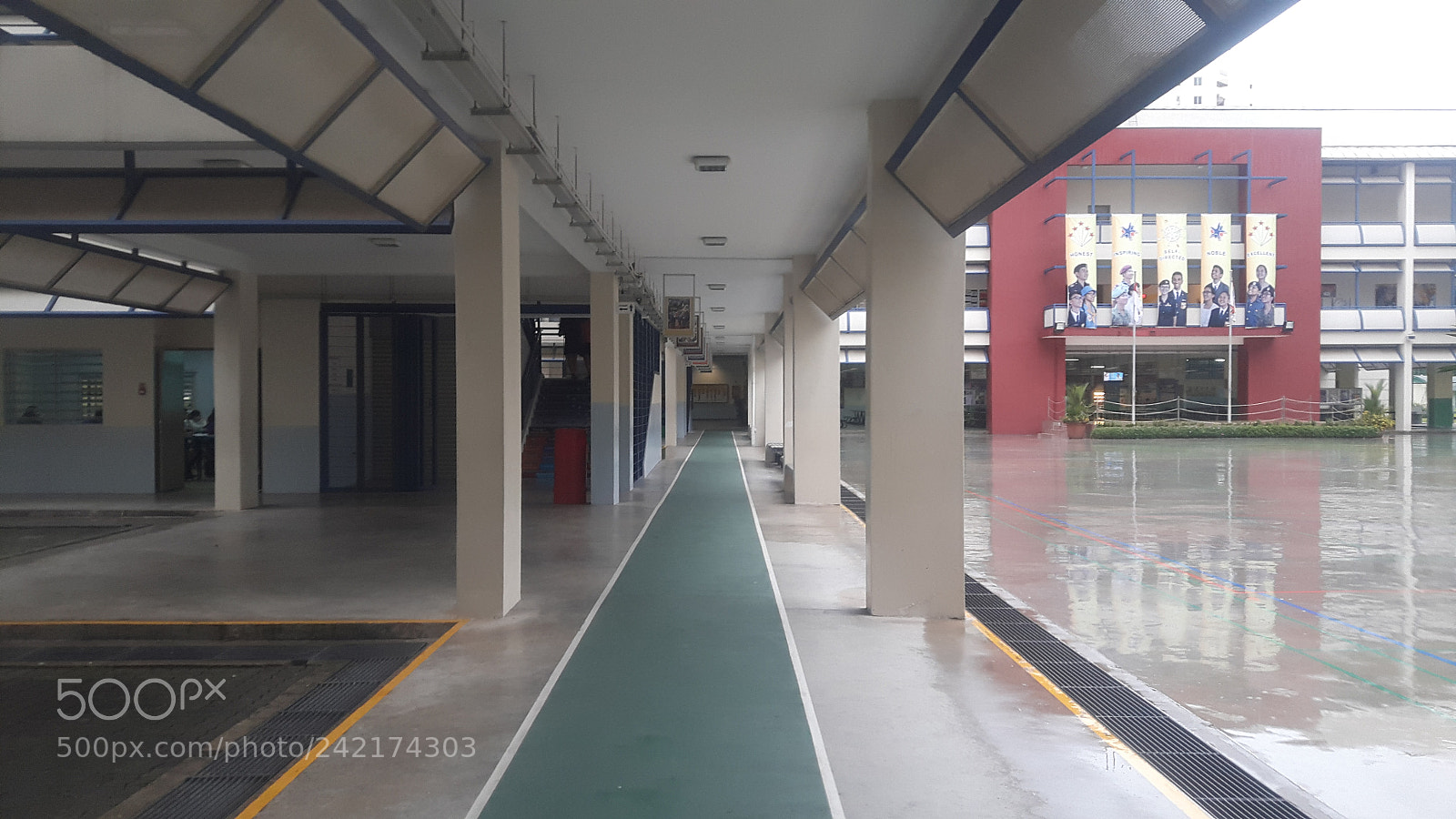 Samsung Galaxy A8 sample photo. One point perspective photography