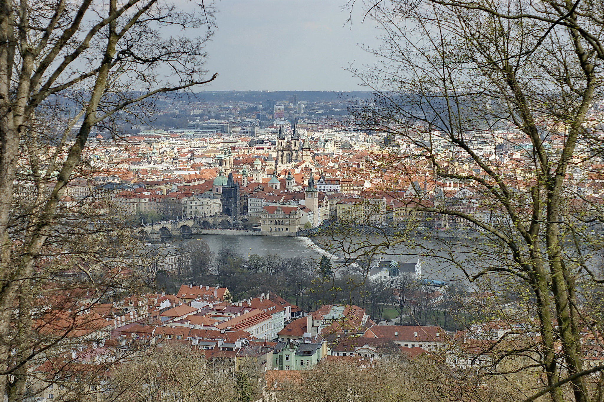 Sony Alpha DSLR-A290 + Minolta AF 50mm F1.7 sample photo. Look at the prague photography