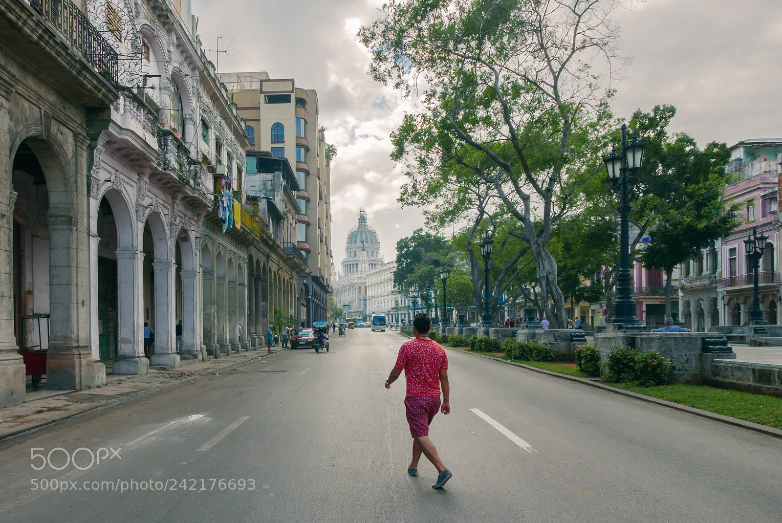 Panasonic Lumix DMC-LX100 sample photo. Walking in havana... photography
