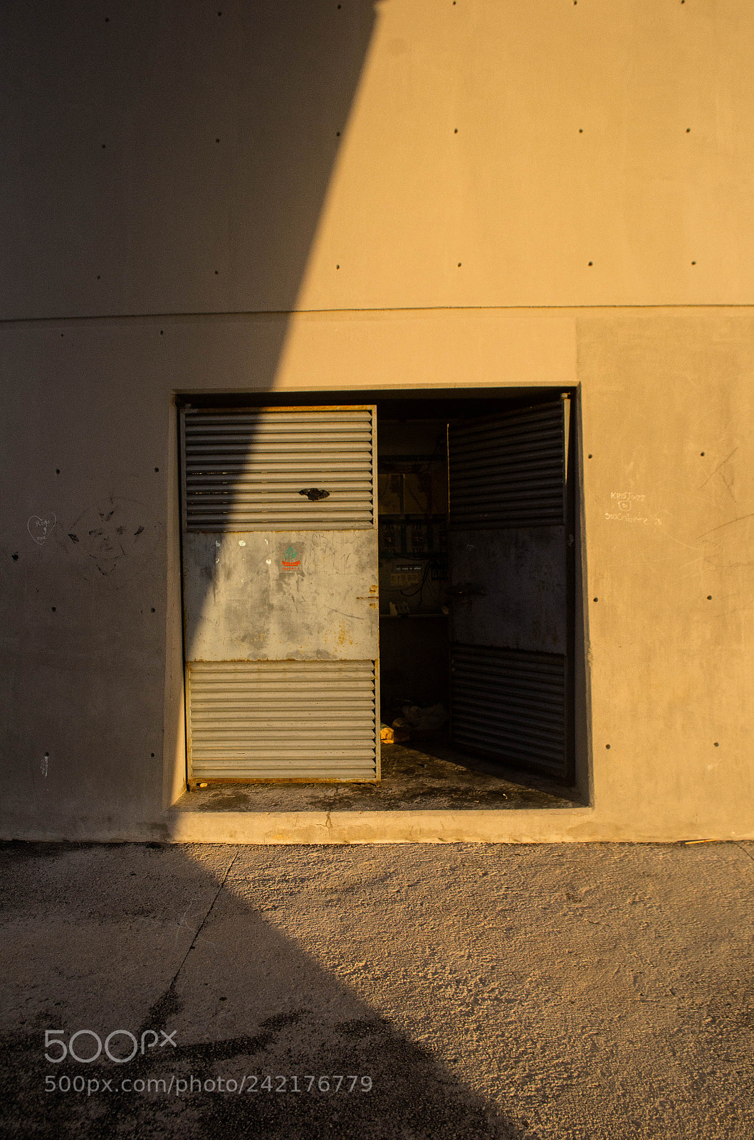 Nikon D3100 sample photo. Puerta photography