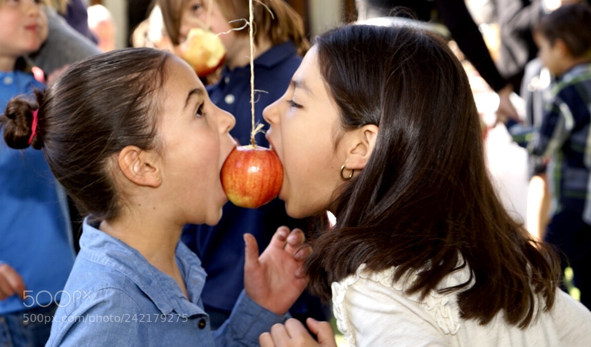 Sony a7 II sample photo. The apple challenge trick photography