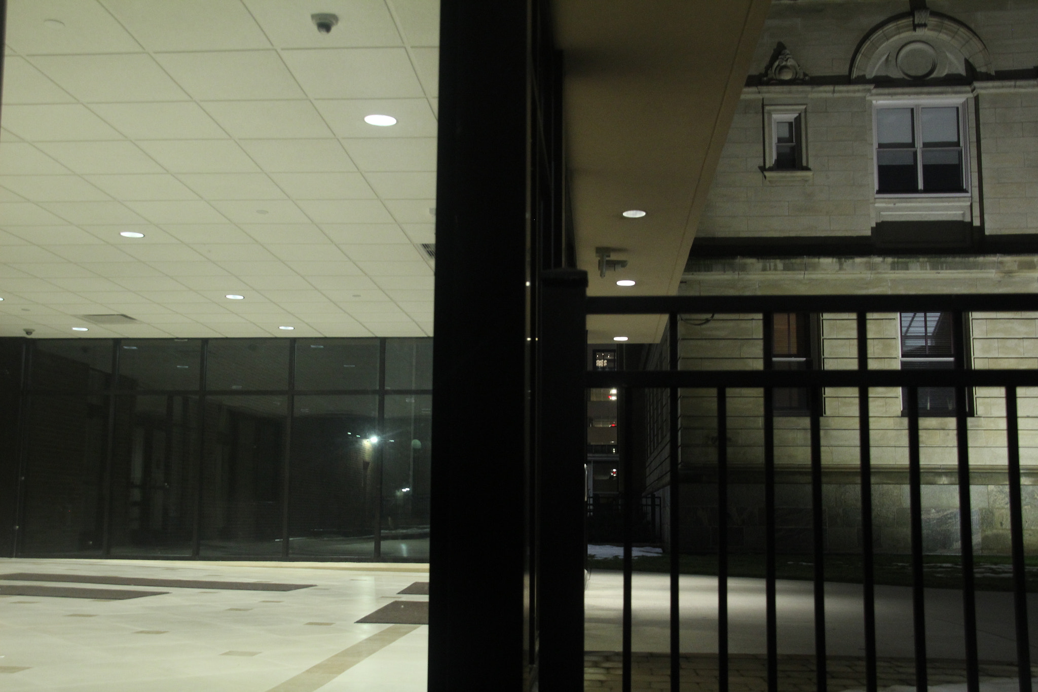 Canon EOS 1200D (EOS Rebel T5 / EOS Kiss X70 / EOS Hi) sample photo. Half modern building half old courthouse. photography