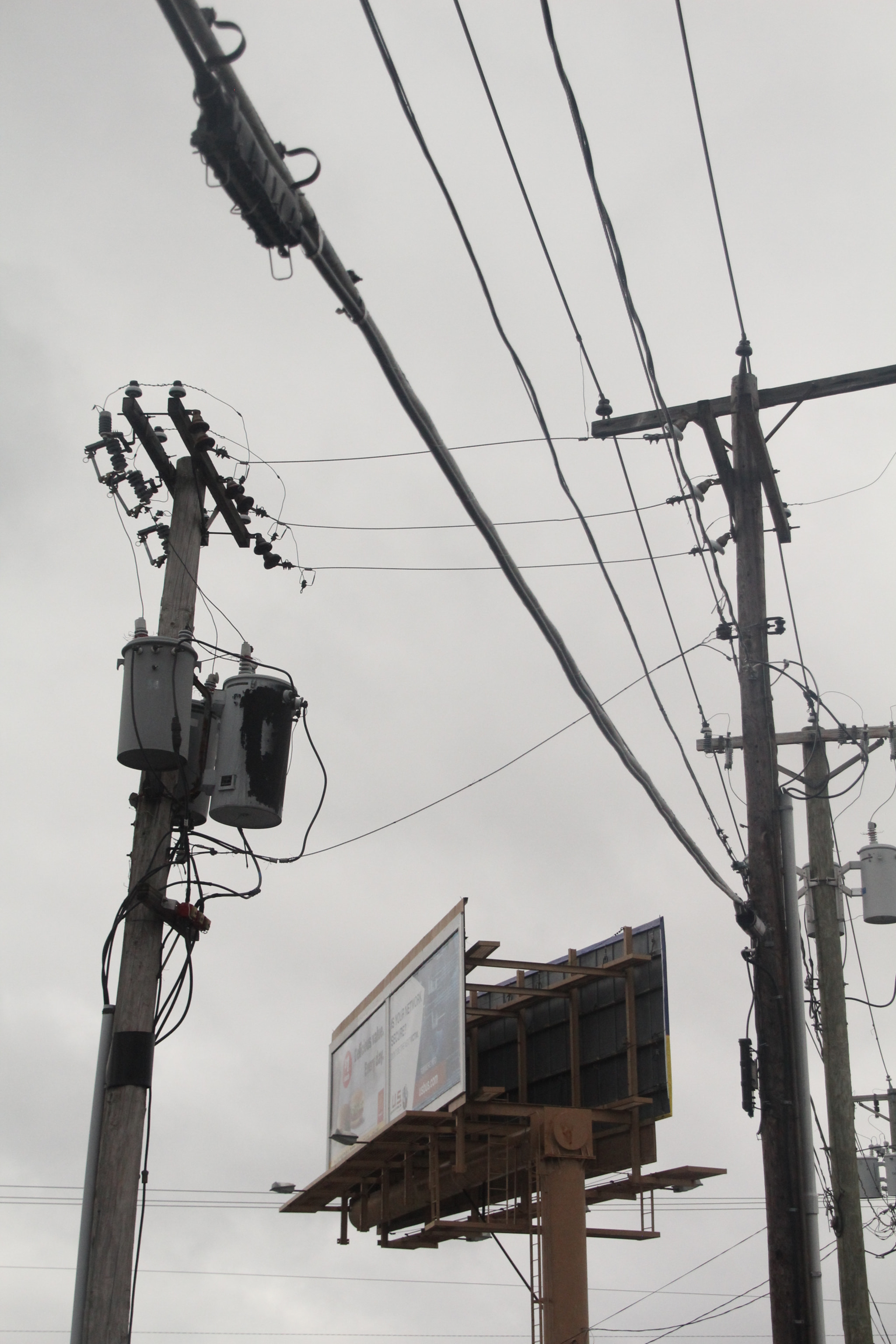 Canon EOS 1200D (EOS Rebel T5 / EOS Kiss X70 / EOS Hi) sample photo. Billboard and connections. 广告牌和连接。 ビルボードと接続。 photography