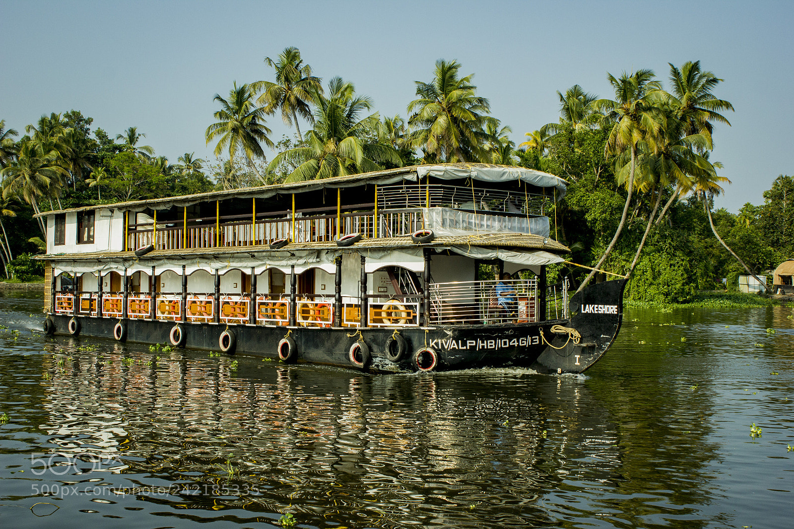 Canon EOS 550D (EOS Rebel T2i / EOS Kiss X4) sample photo. A house boat in photography