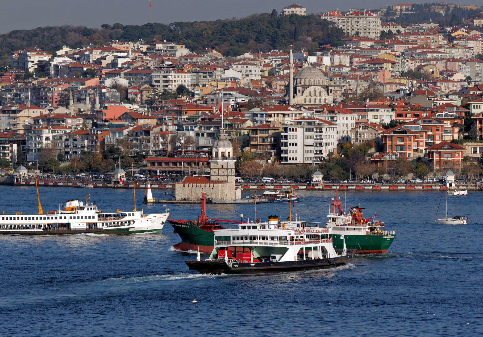 Canon EOS 550D (EOS Rebel T2i / EOS Kiss X4) + Sigma 50-200mm F4-5.6 DC OS HSM sample photo. Istanbul. maiden's tower photography