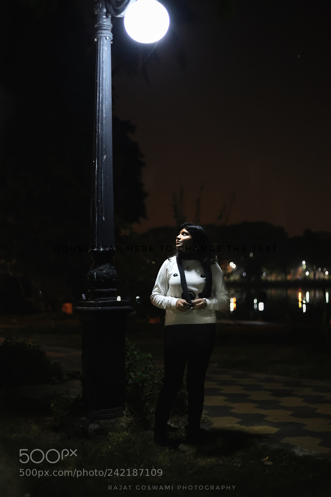 Canon EOS 6D Mark II sample photo. Lady under the lamp photography