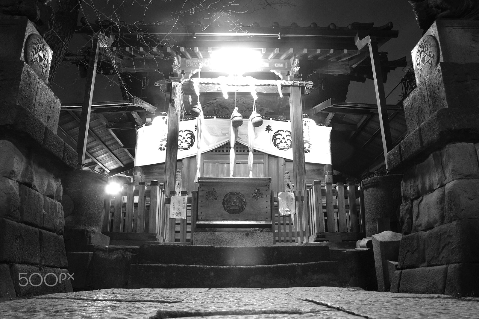 Pentax K-x + Sigma 17-70mm F2.8-4 DC Macro OS HSM sample photo. Shrine at night 夜の神社 photography