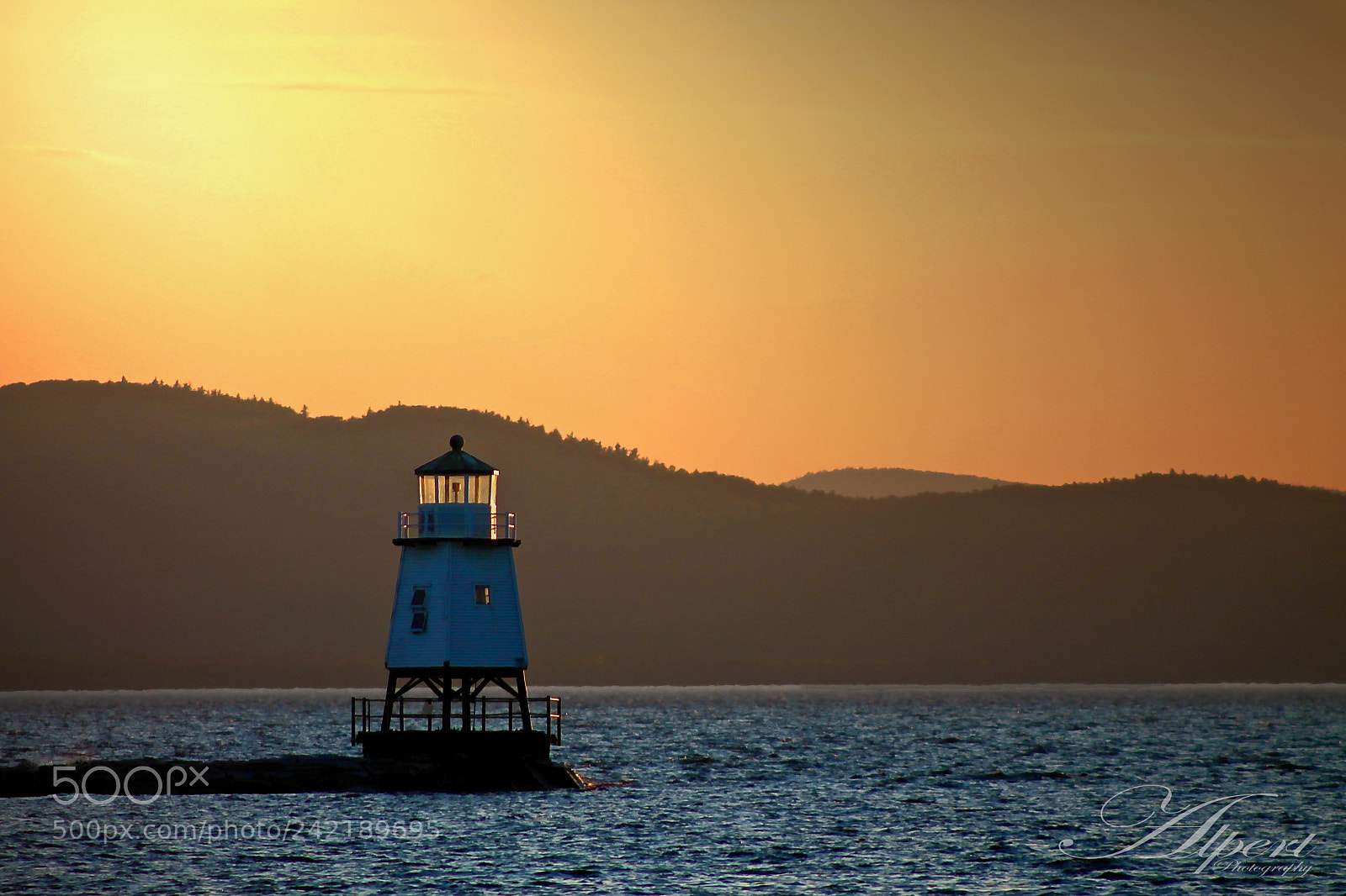 Canon EOS 1100D (EOS Rebel T3 / EOS Kiss X50) sample photo. Lighthouse on lake champlain photography