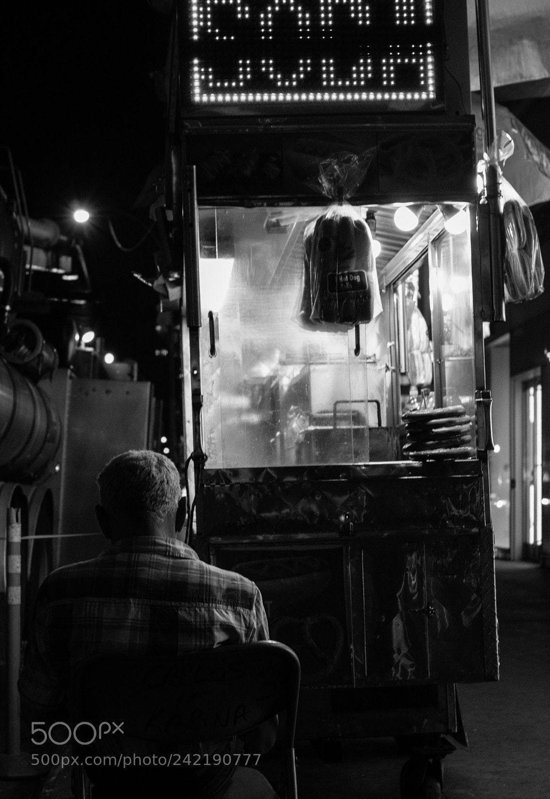 Canon EOS 7D Mark II sample photo. Street vendor photography
