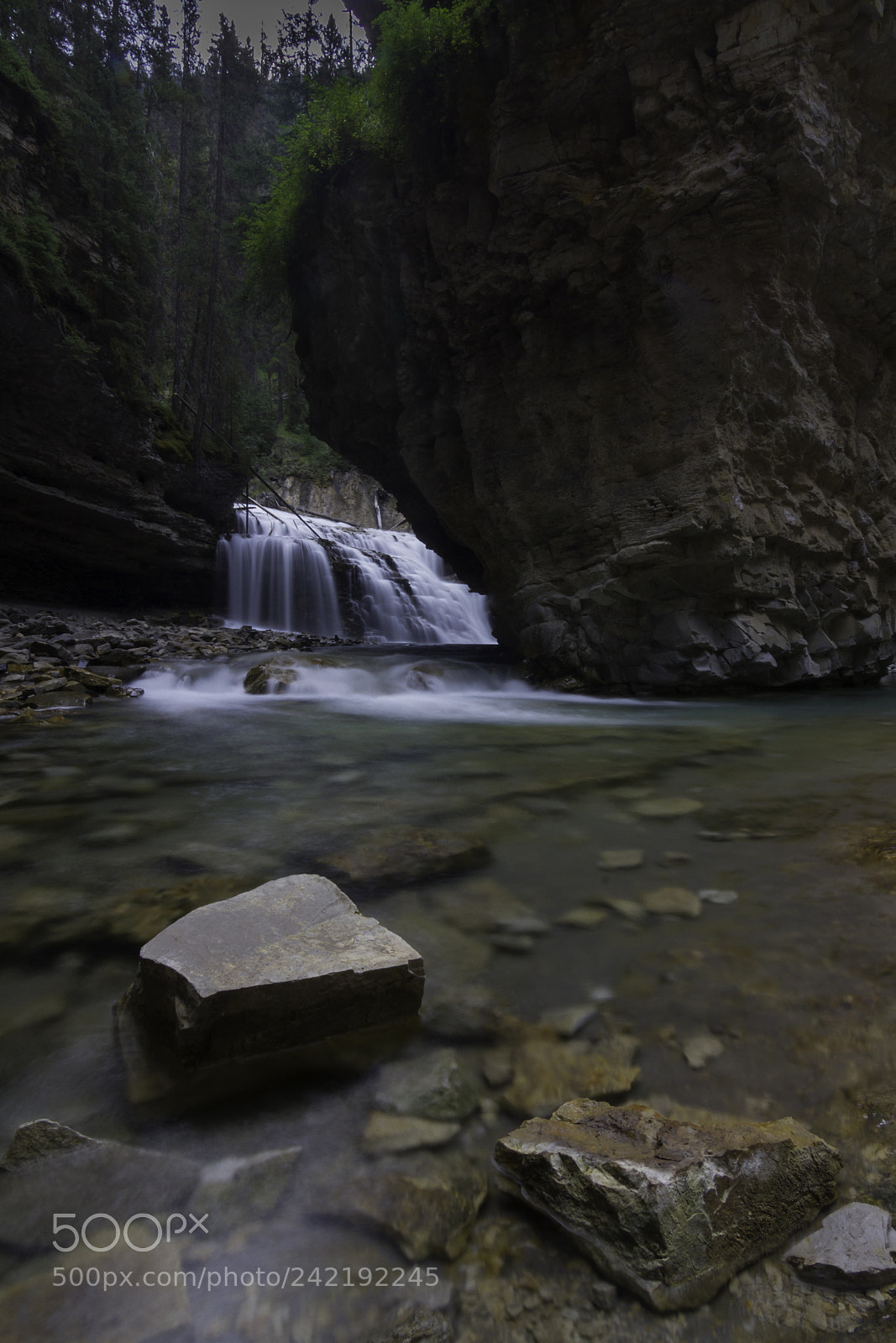 Canon EOS 550D (EOS Rebel T2i / EOS Kiss X4) sample photo. Johnston canyon waterfall photography