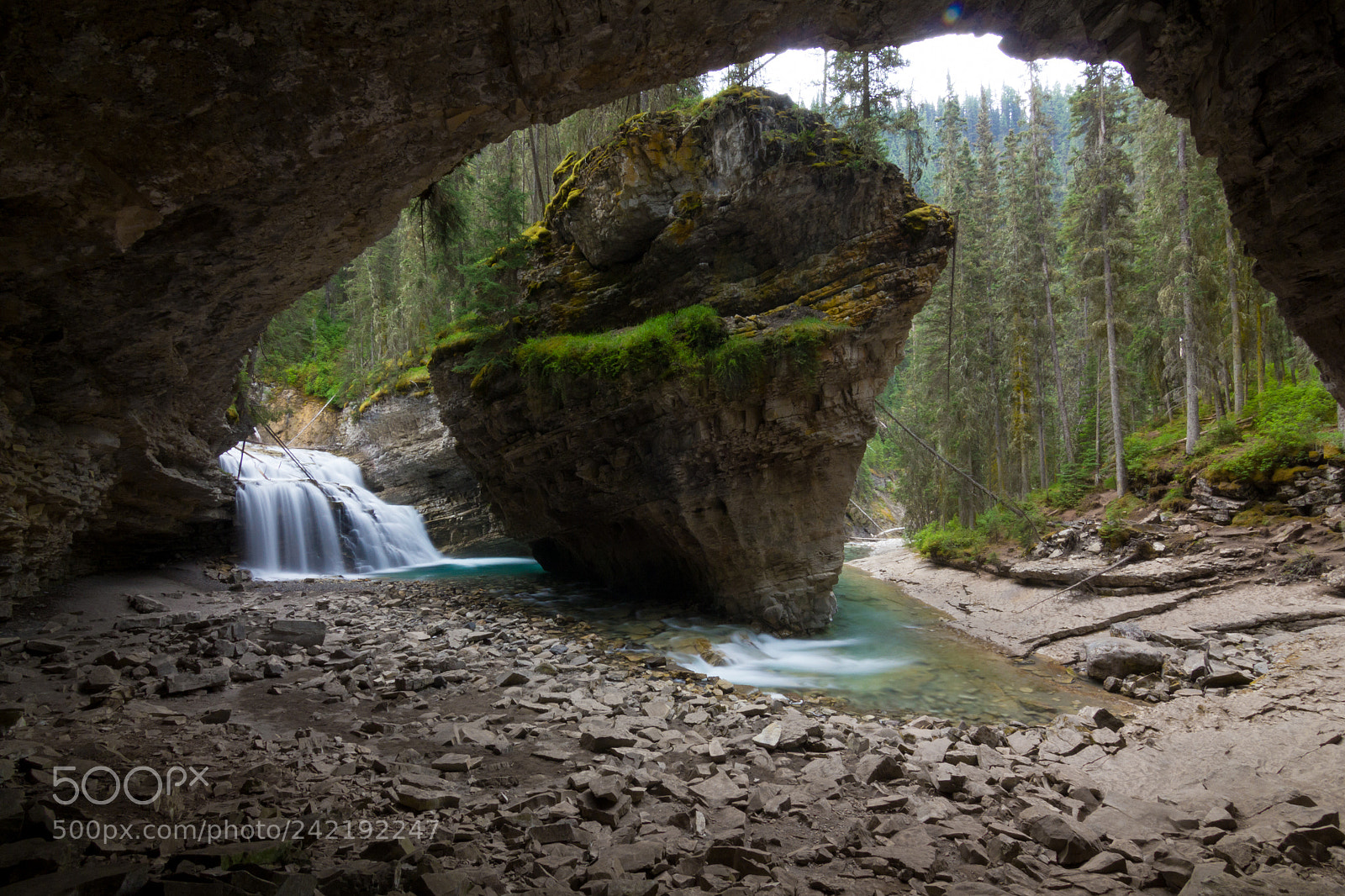 Canon EOS 550D (EOS Rebel T2i / EOS Kiss X4) sample photo. Johnston canyon cave photography