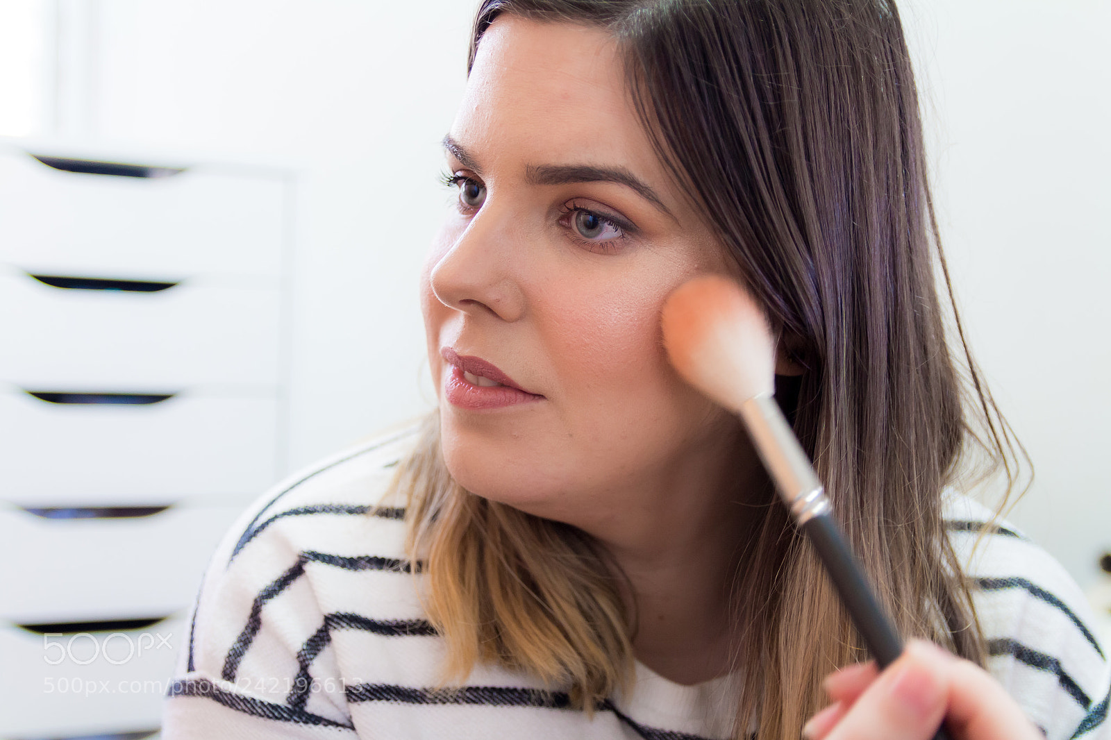 Canon EOS 650D (EOS Rebel T4i / EOS Kiss X6i) sample photo. Woman applying makeup in photography