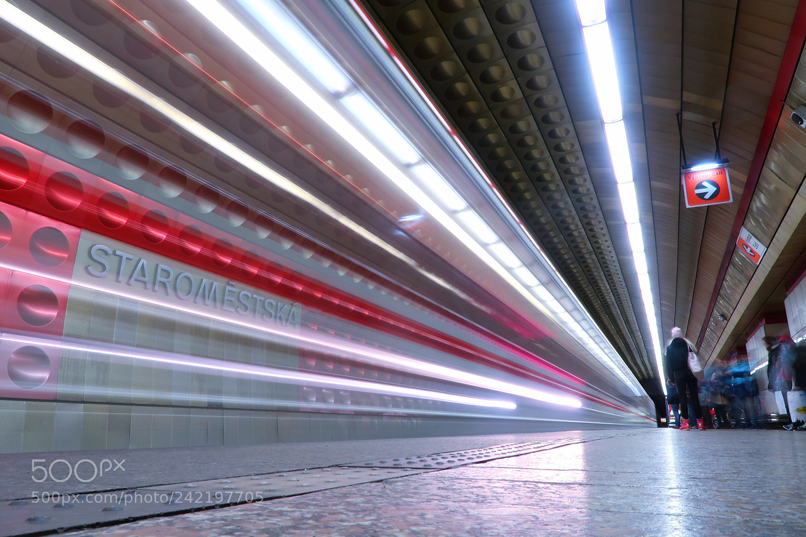 Canon PowerShot G7 X Mark II sample photo. Prague metro station..... photography