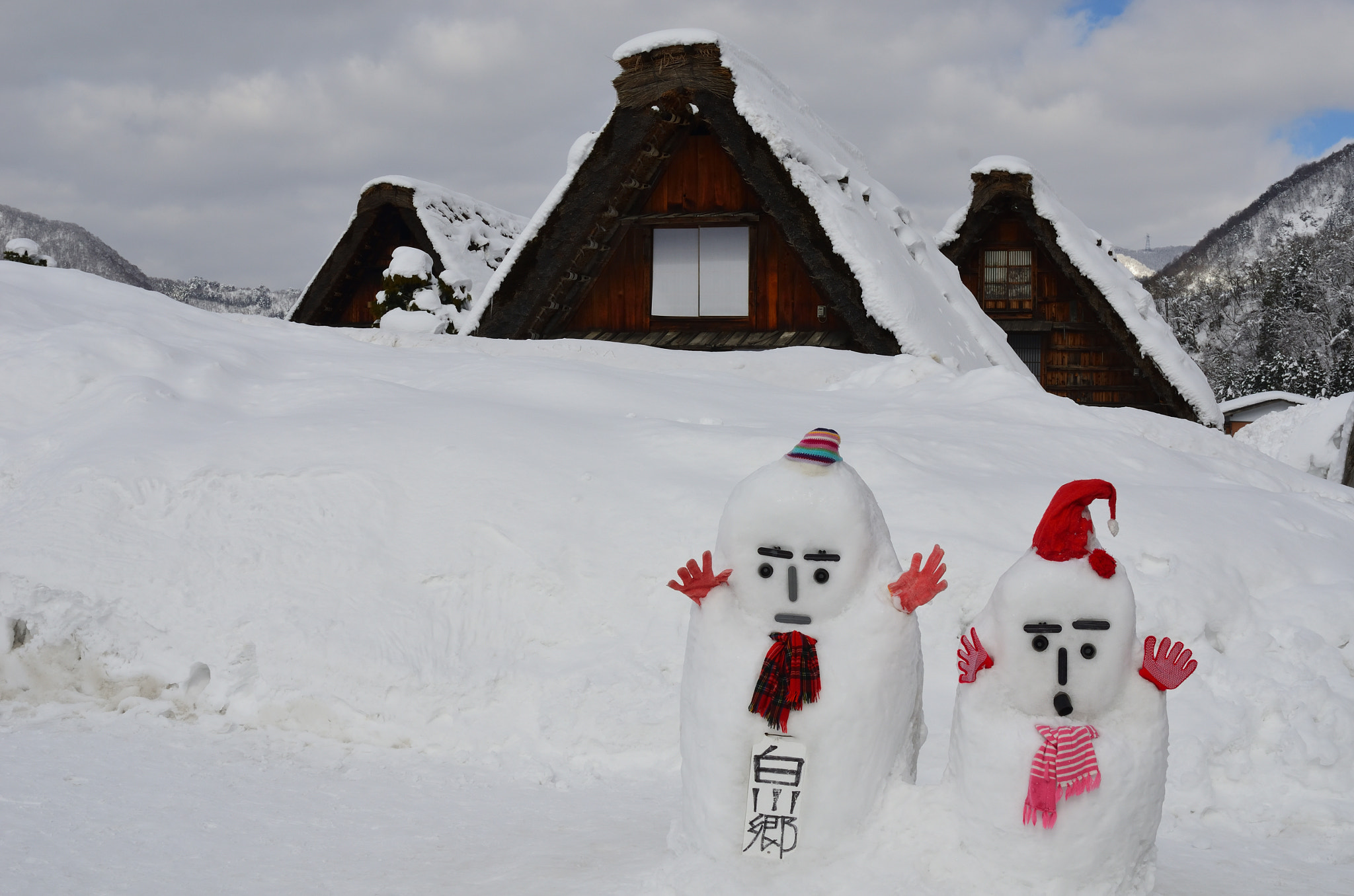 Nikon D7000 + Nikon AF-S Nikkor 28mm F1.8G sample photo. 雪だるま　飛騨白川郷 photography