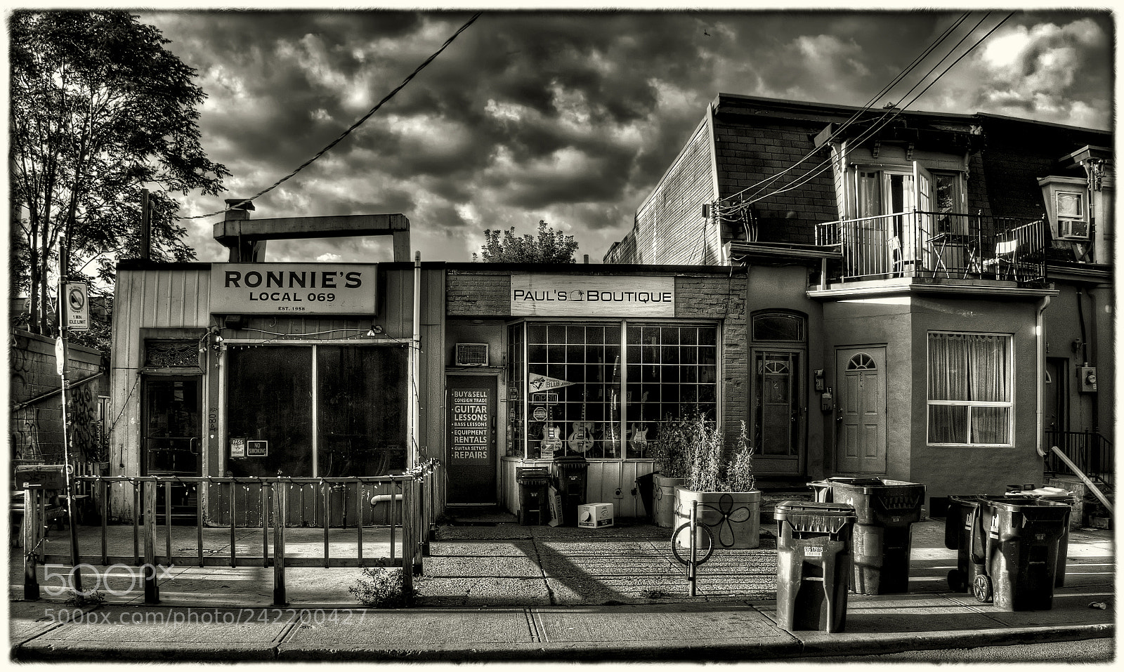 Olympus OM-D E-M10 II sample photo. The little music shop photography