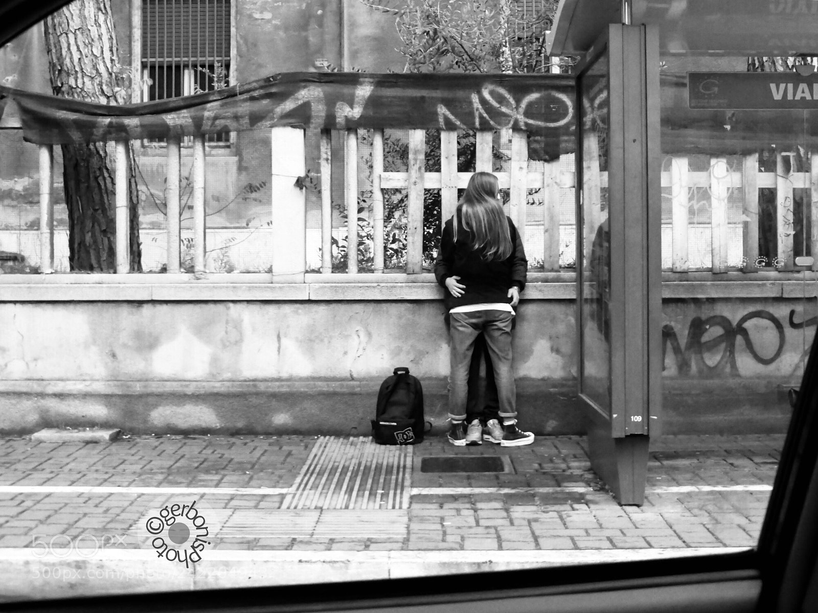 Panasonic Lumix DMC-ZS30 (Lumix DMC-TZ40) sample photo. A teenage street love photography