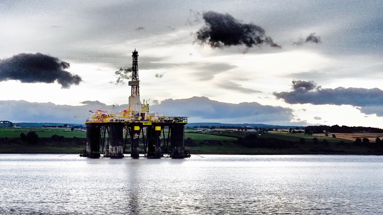 Olympus OM-D E-M5 sample photo. "offshore life" photography