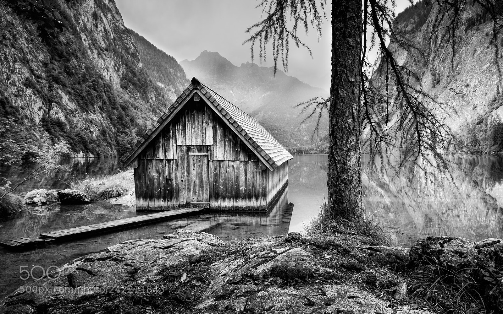 Fujifilm X-E2S sample photo. Boathouse photography