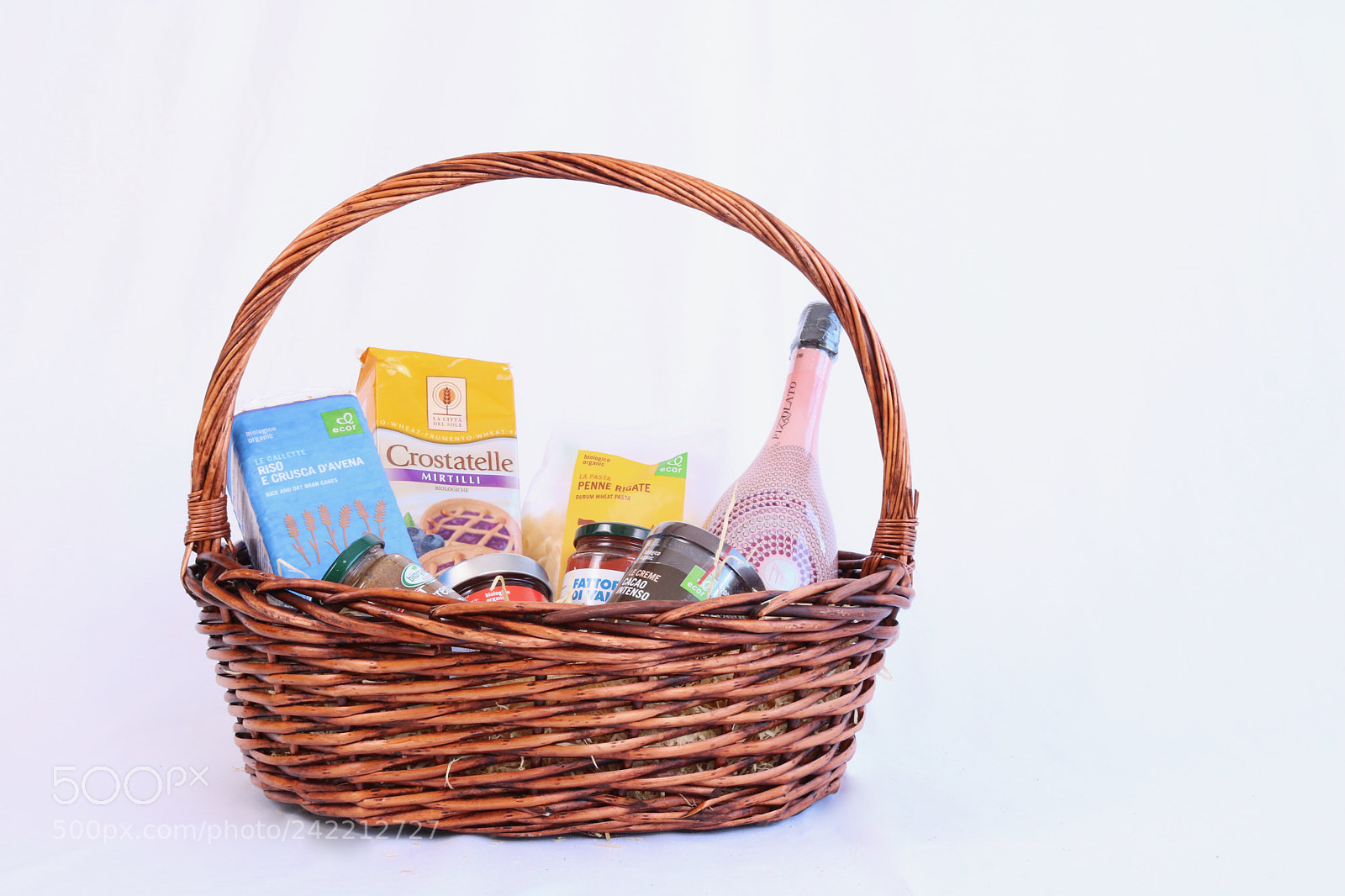 Canon EOS 750D (EOS Rebel T6i / EOS Kiss X8i) sample photo. Basket of organic products photography