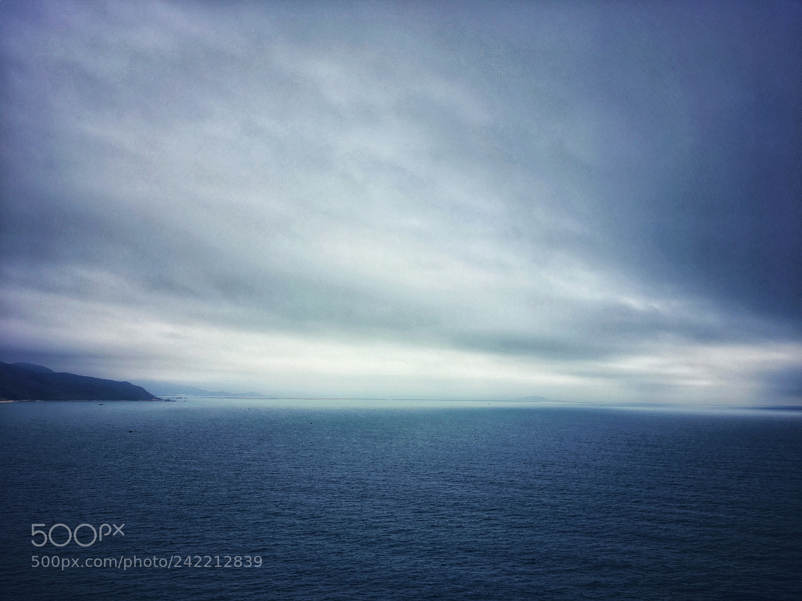 Apple iPhone SE sample photo. Cloudy & sea photography