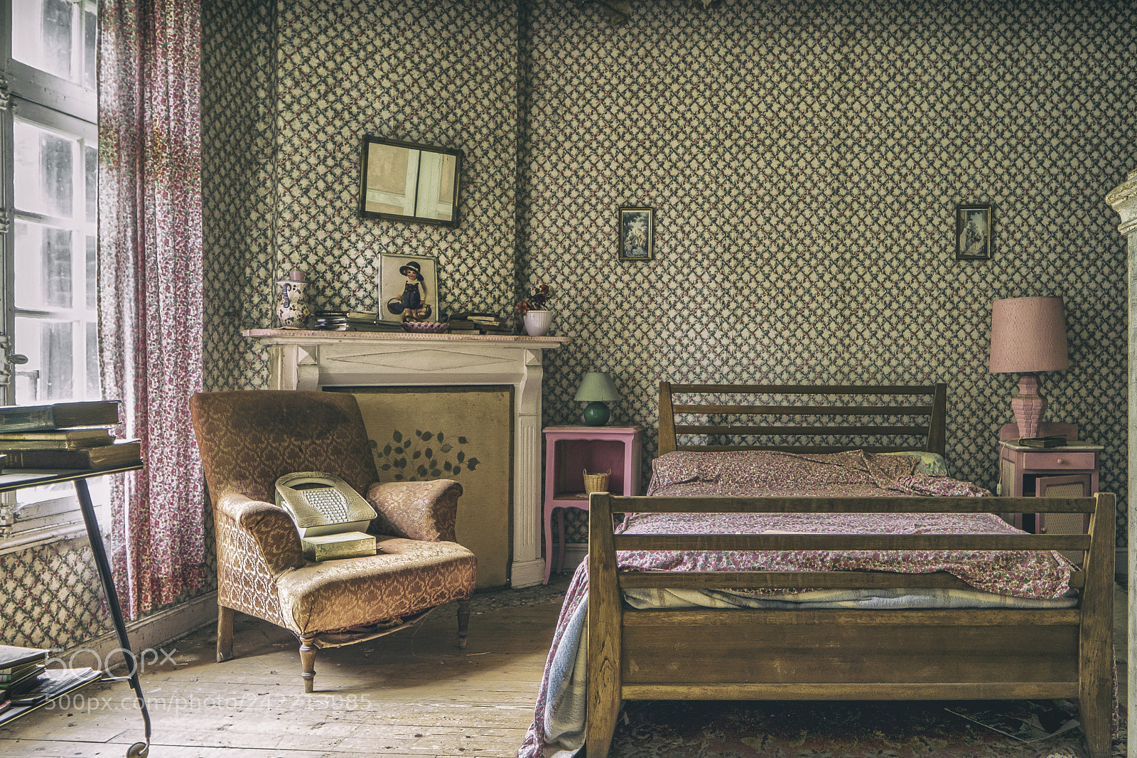 Samsung NX3000 sample photo. Elegante chambre-long live pink photography