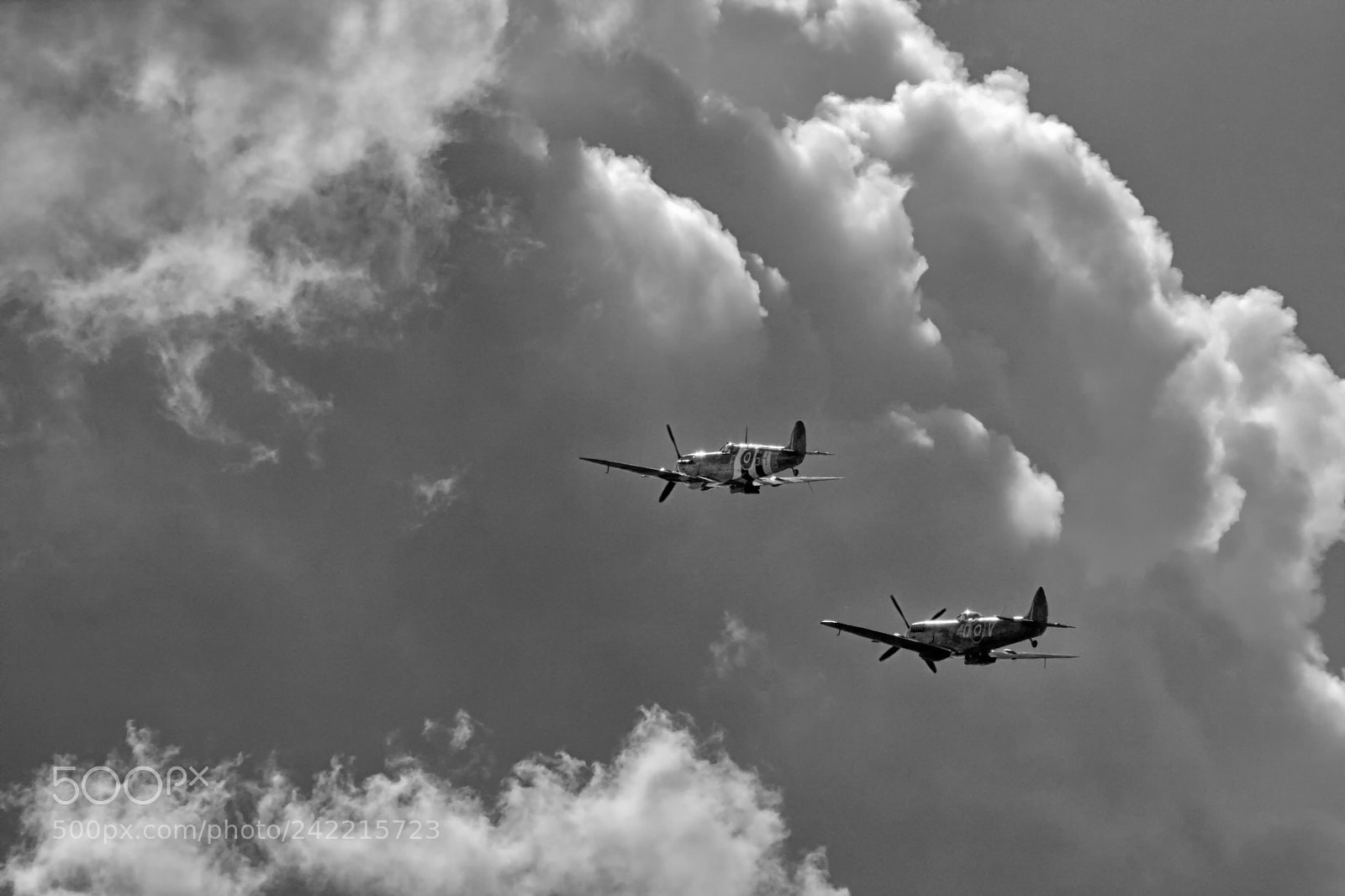 Canon EOS 400D (EOS Digital Rebel XTi / EOS Kiss Digital X) sample photo. Spitfires over gamlingay photography