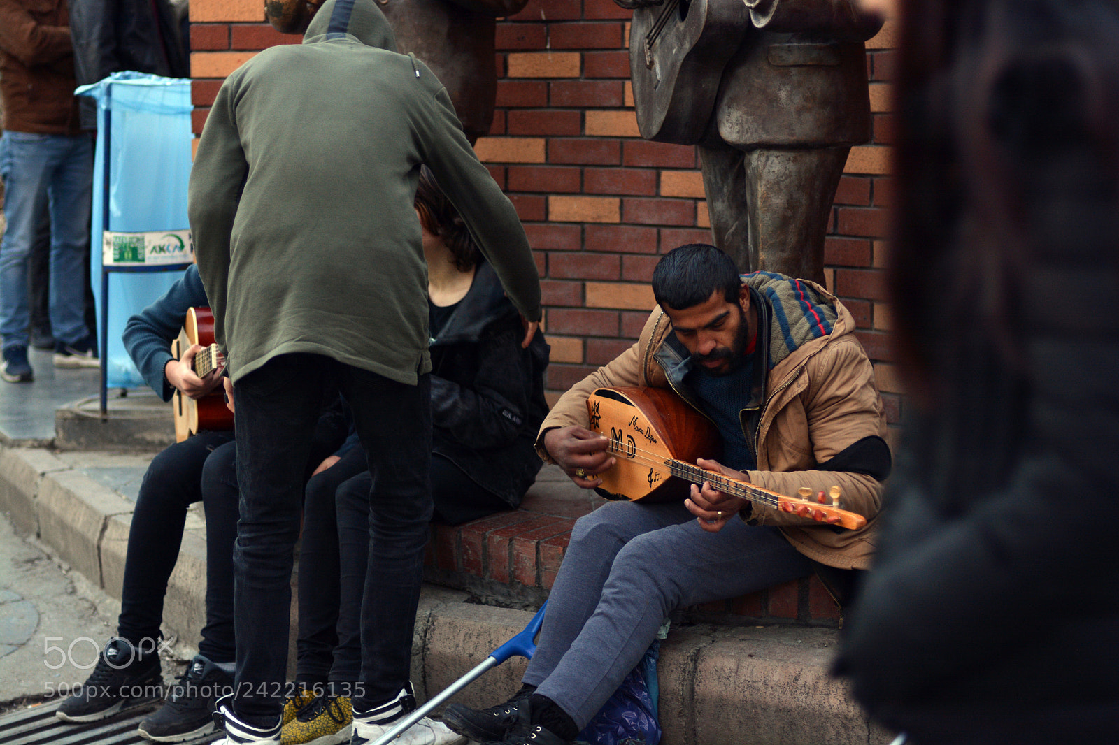 Nikon D7100 sample photo. Street guitarist photography