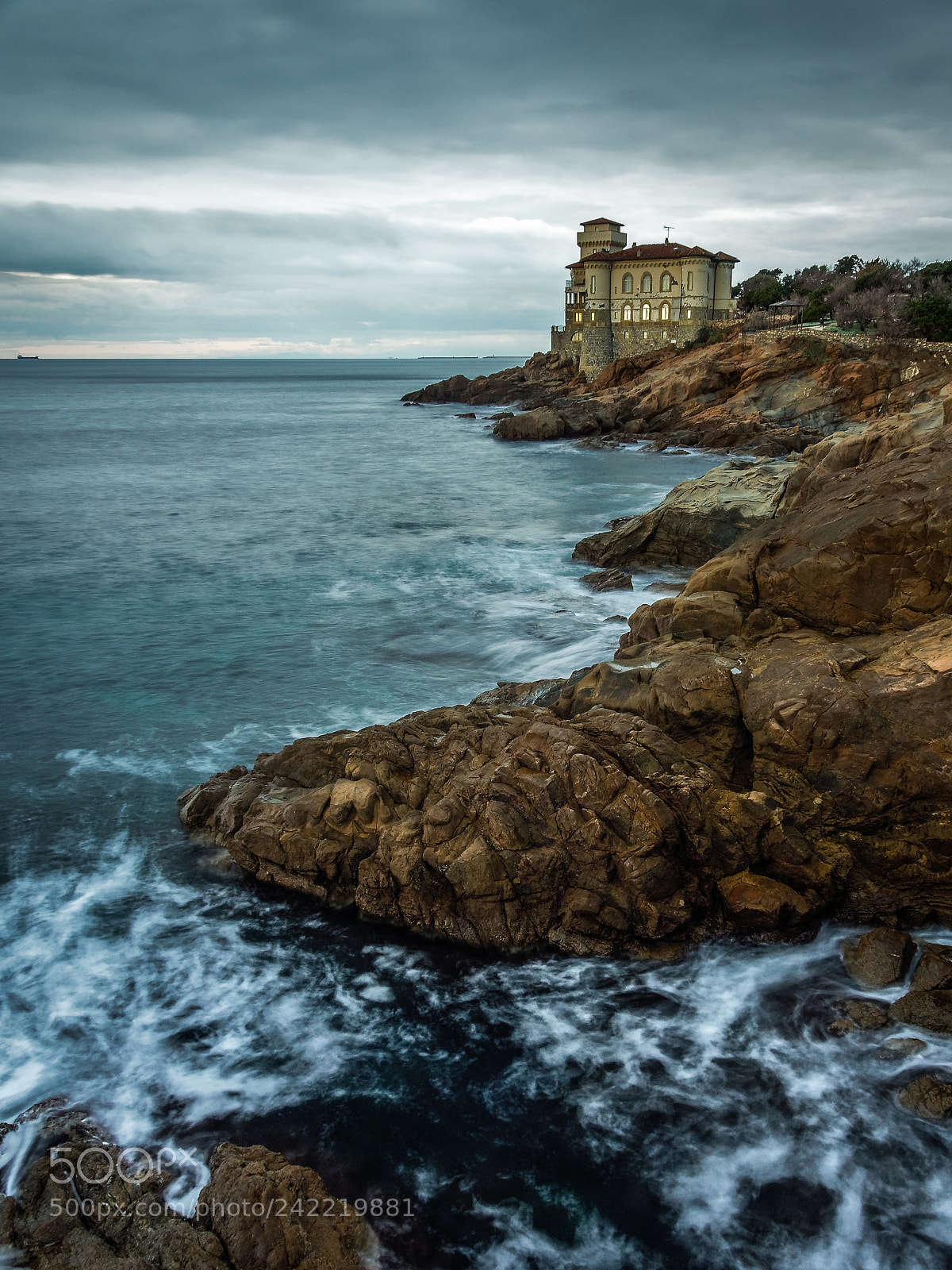 Olympus OM-D E-M10 II sample photo. Castle in winter photography
