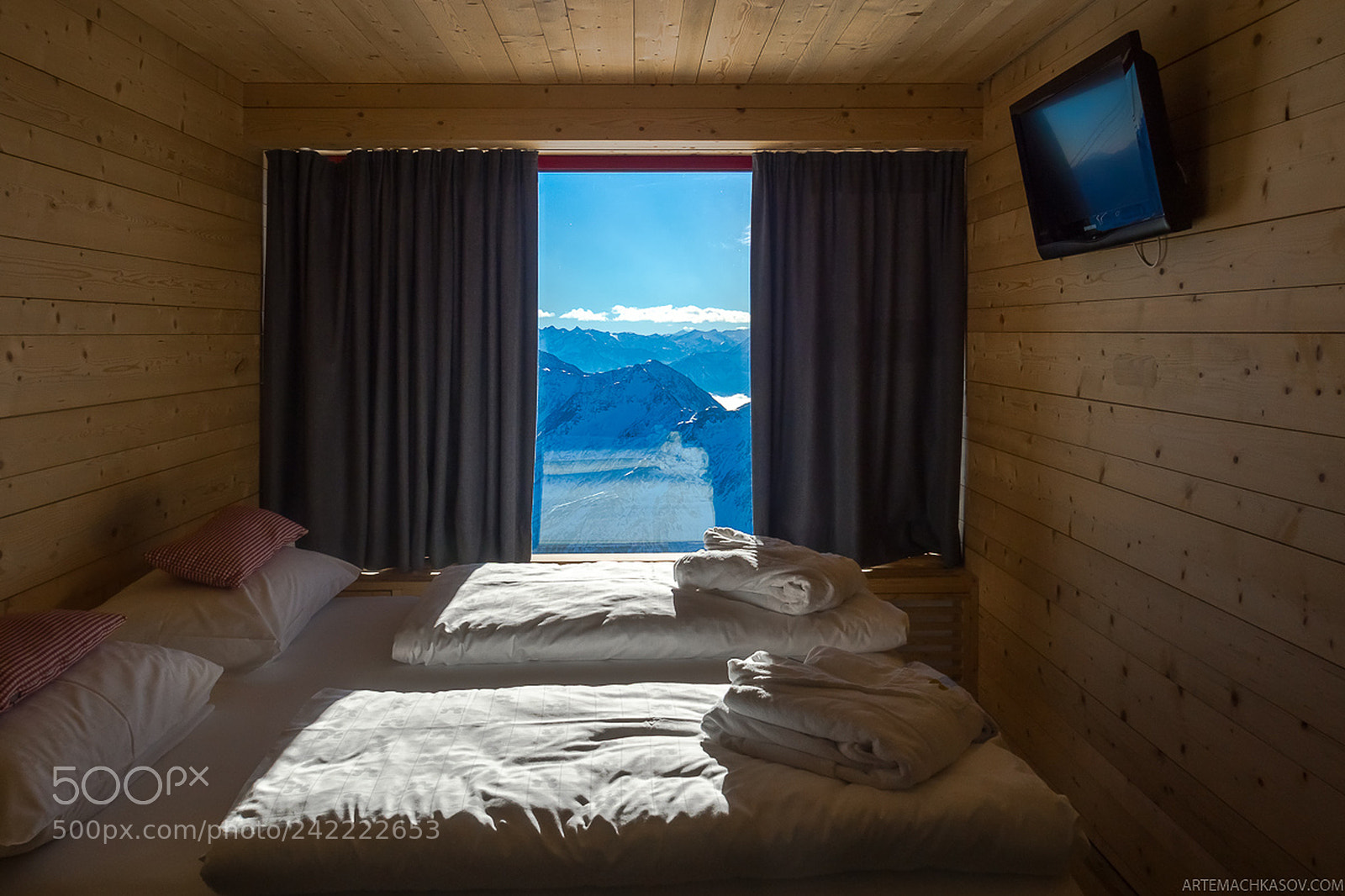 Olympus OM-D E-M1 Mark II sample photo. Highest hotel in central photography