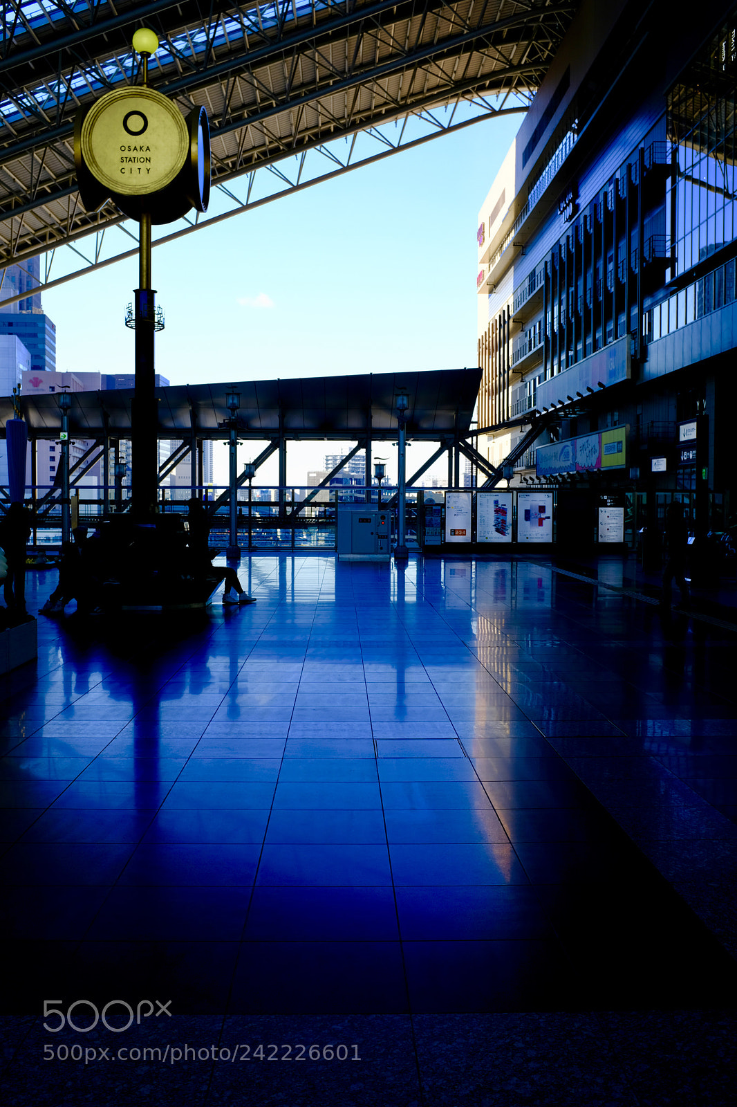 Fujifilm X100F sample photo. 大阪駅 osaka station photography