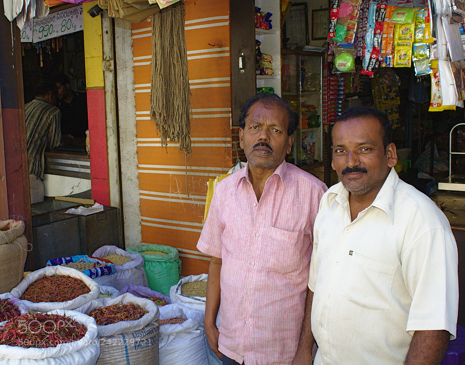 Canon EOS 1200D (EOS Rebel T5 / EOS Kiss X70 / EOS Hi) sample photo. Shopkeepers happy and sad photography