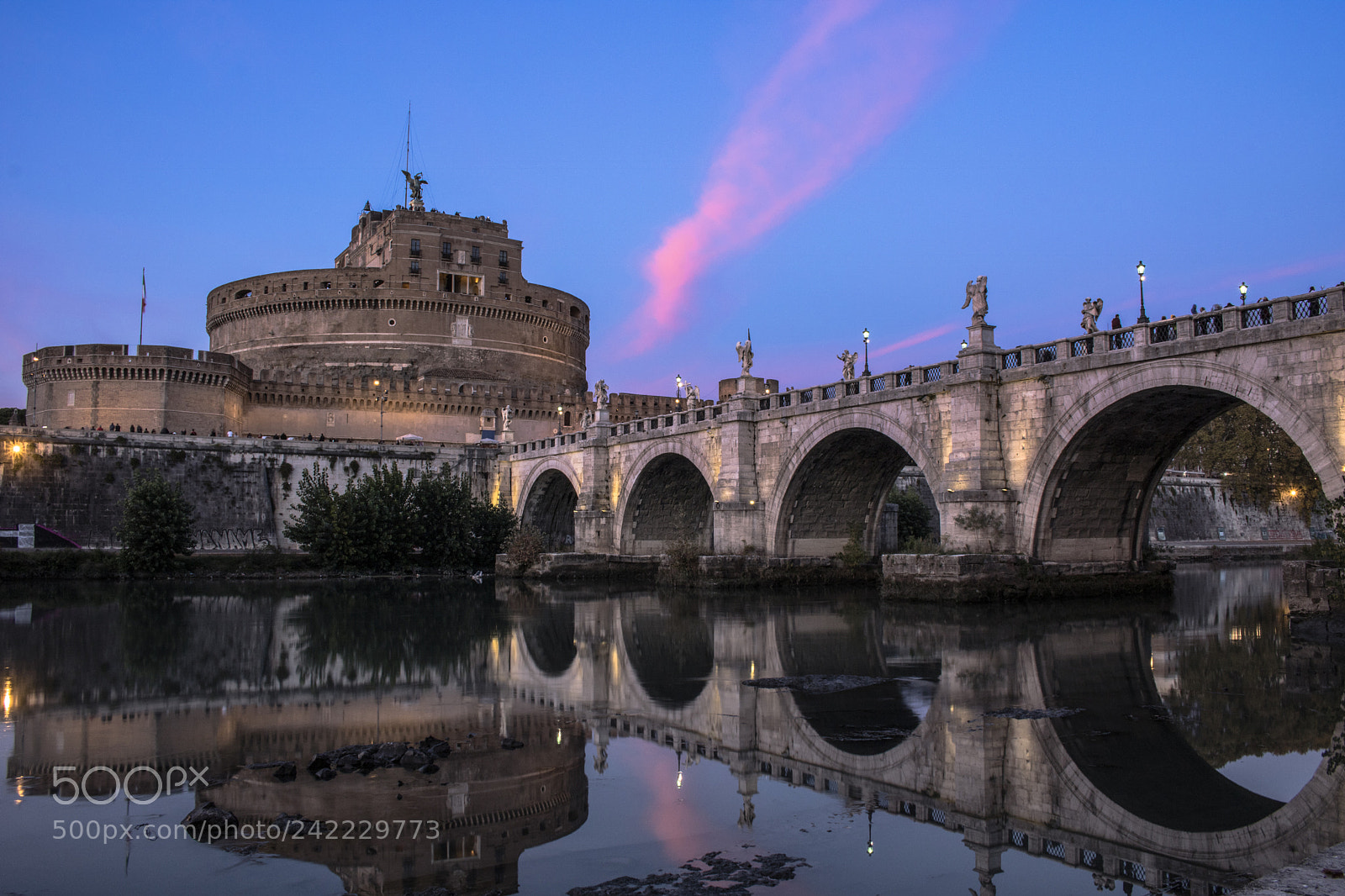 Canon EOS 750D (EOS Rebel T6i / EOS Kiss X8i) sample photo. Castel sant'angelo photography