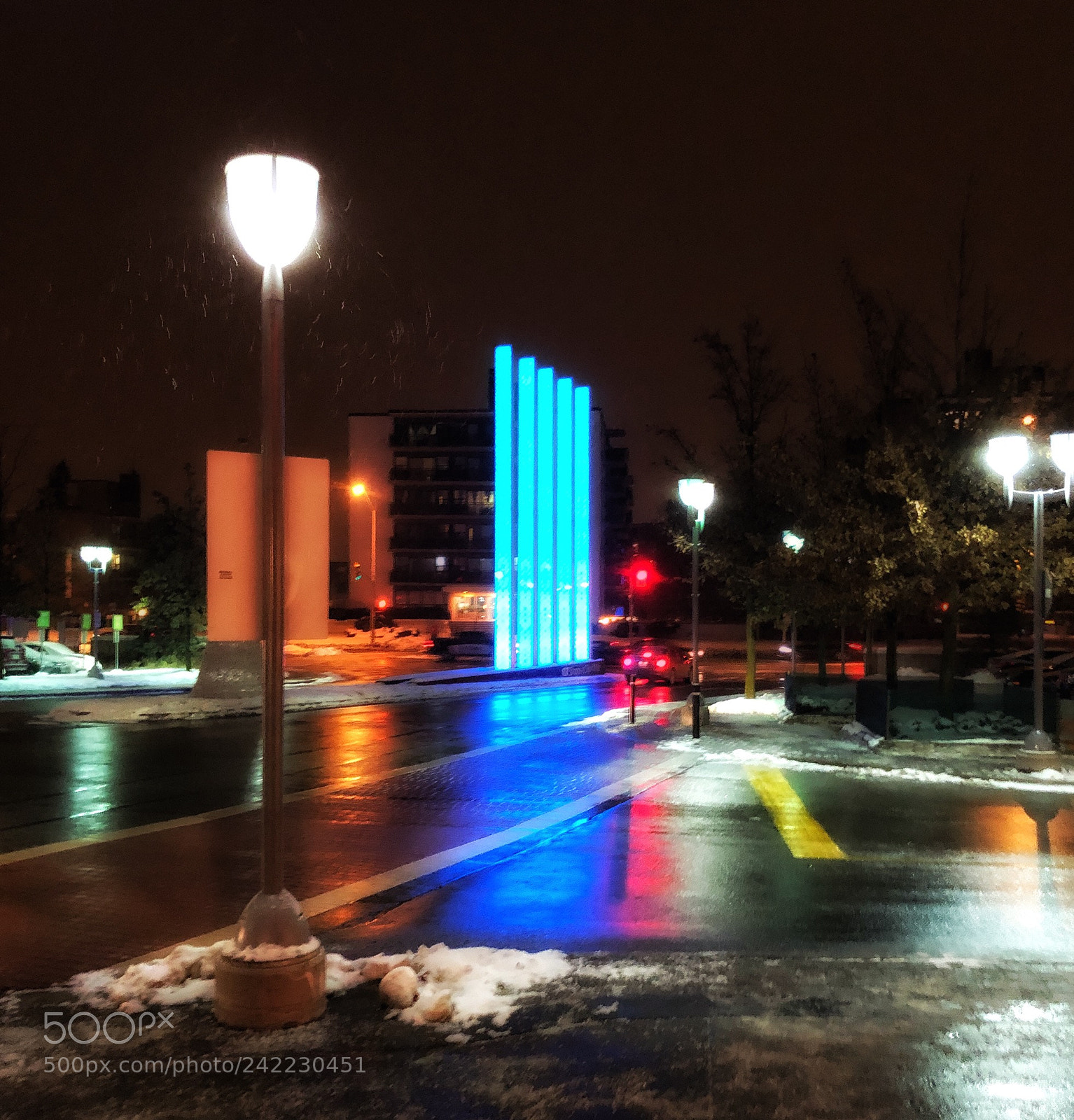 Apple iPhone X sample photo. Colourful reflections in winter photography