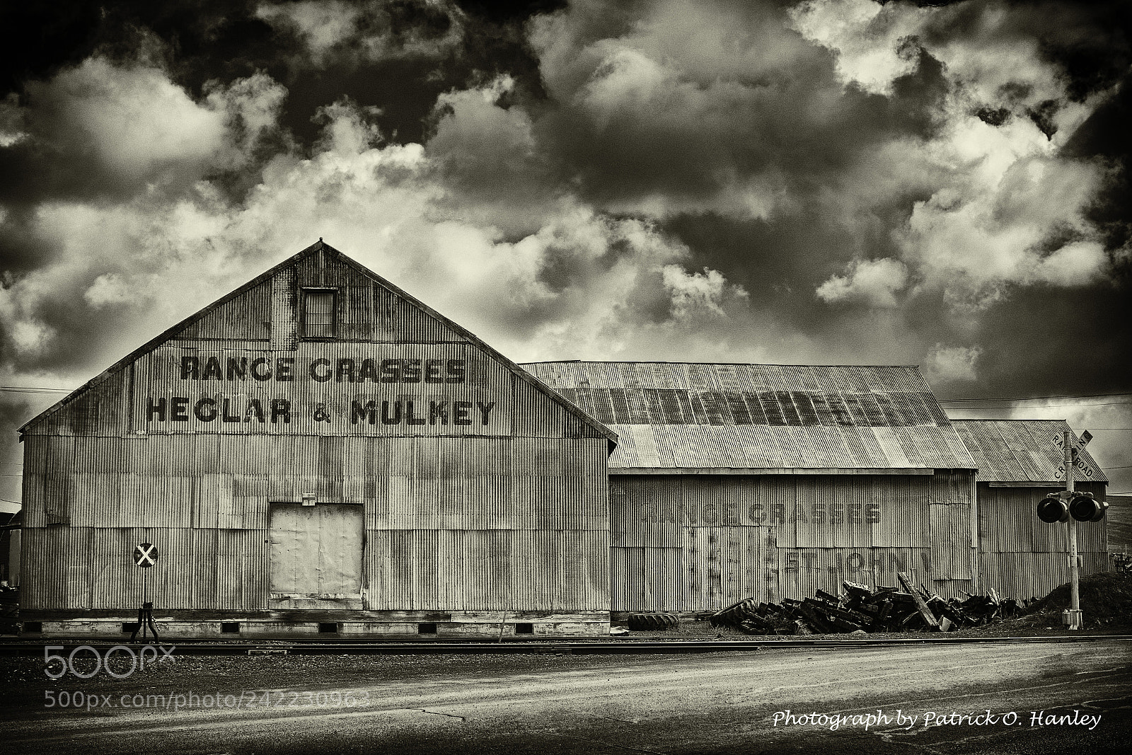 Canon EOS 7D Mark II sample photo. Palouse grain building b photography