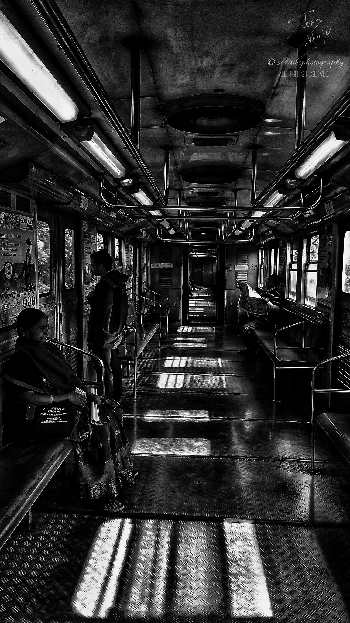 vivo 1611 sample photo. In transit photography