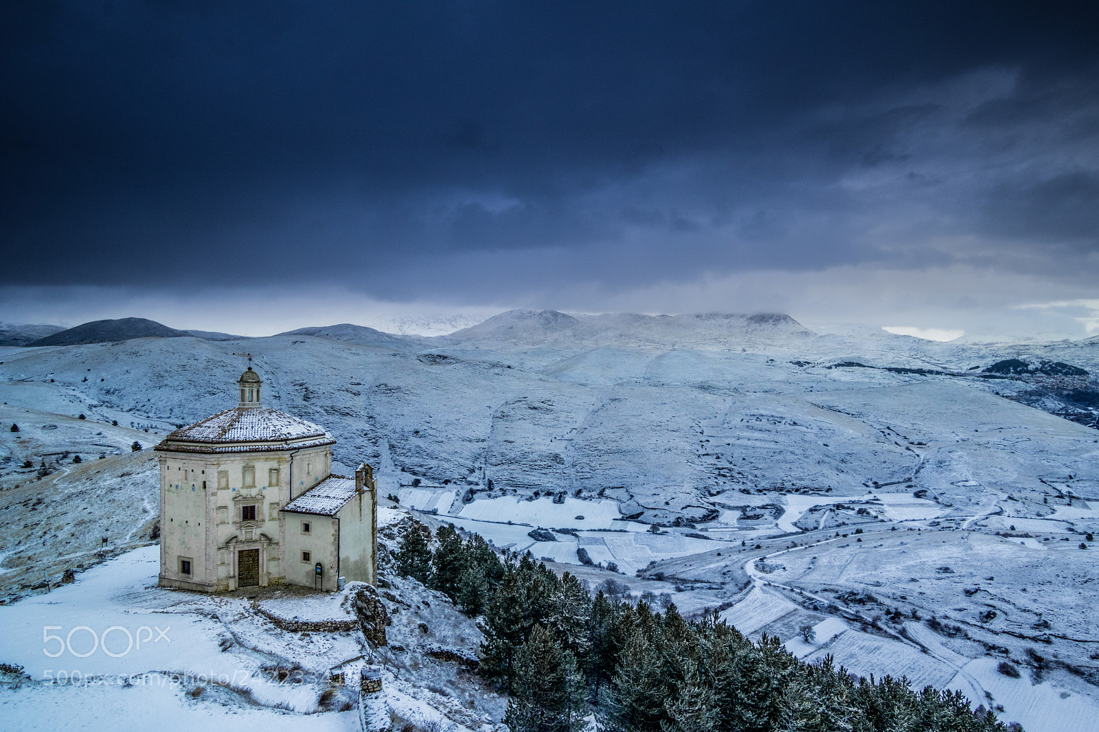 Canon EOS 750D (EOS Rebel T6i / EOS Kiss X8i) sample photo. Chiesa rocca calascio photography