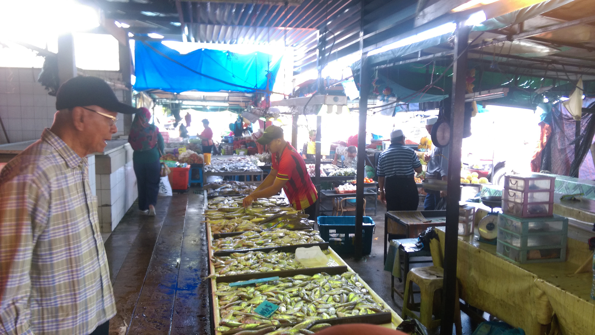 HTC DESIRE EYE sample photo. Wet market photography