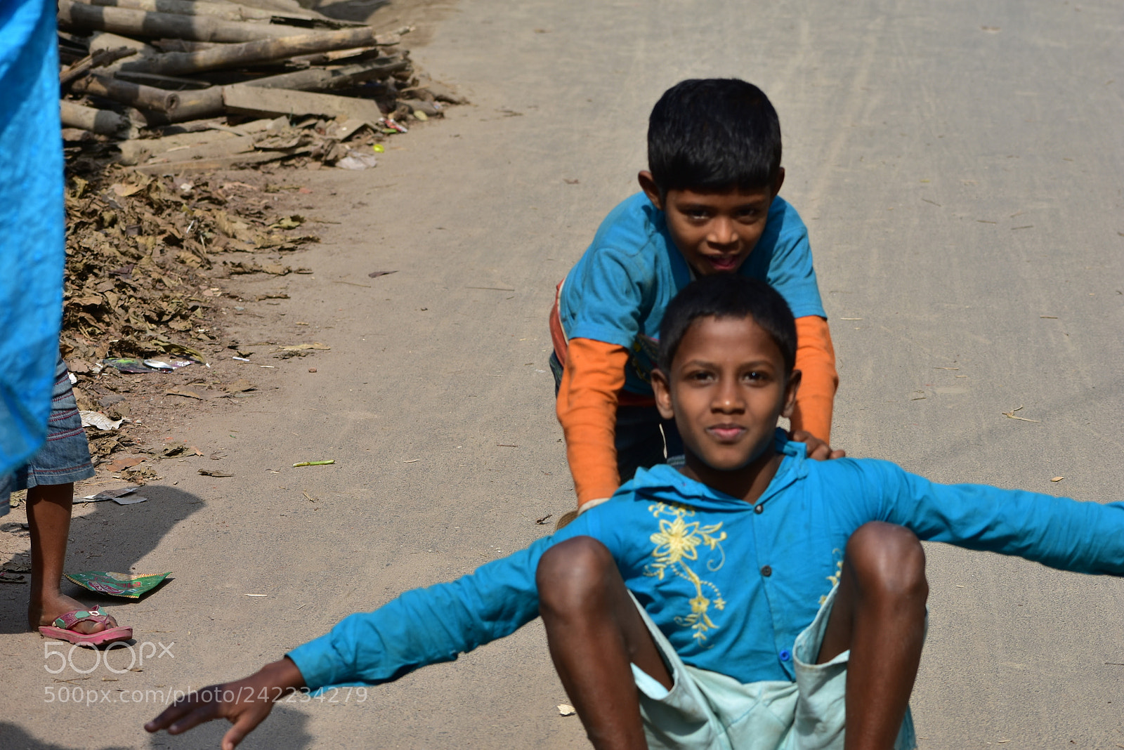 Nikon D3400 sample photo. Living lives - titanic! photography