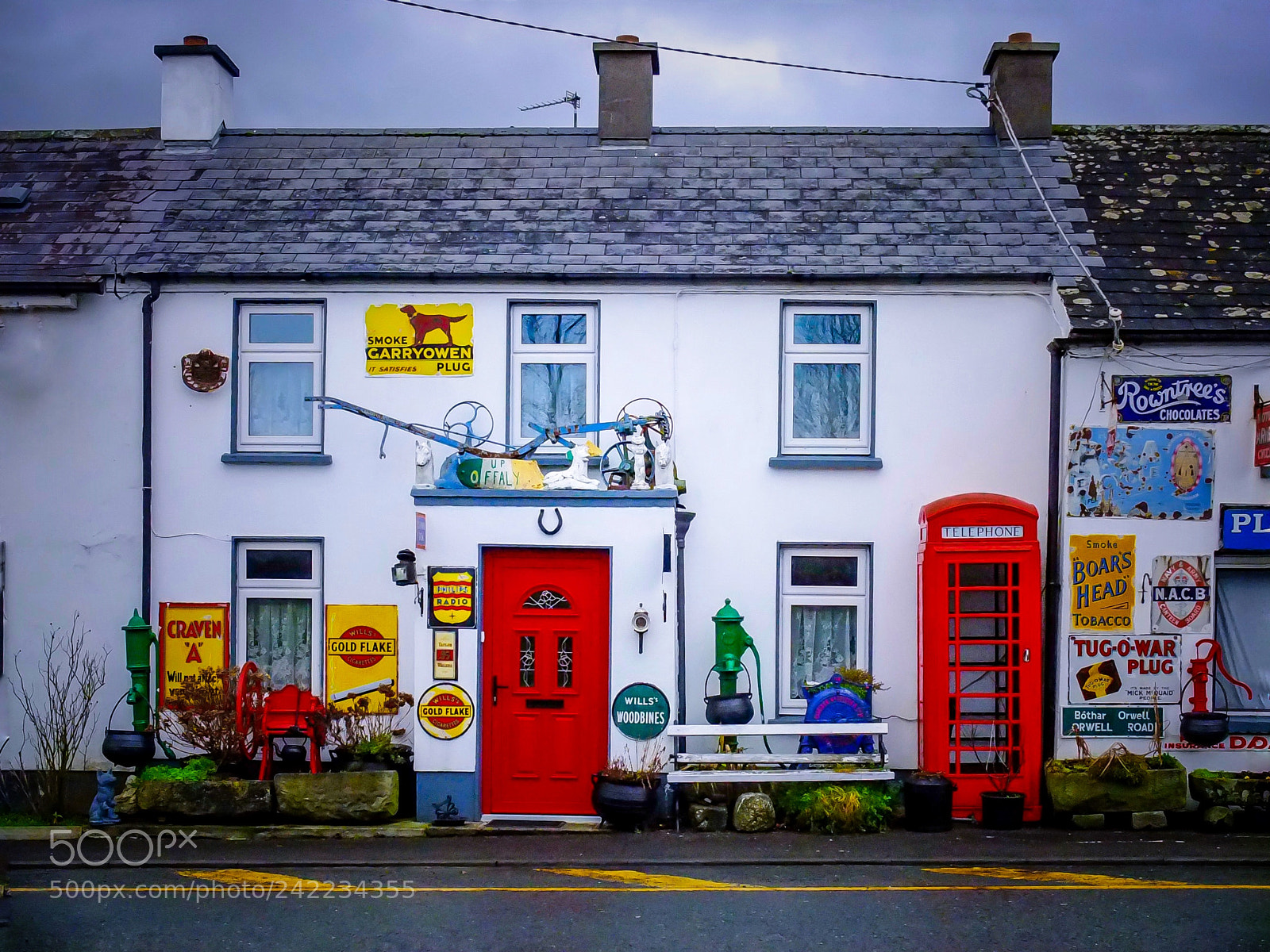 Fujifilm X10 sample photo. Irish shop photography