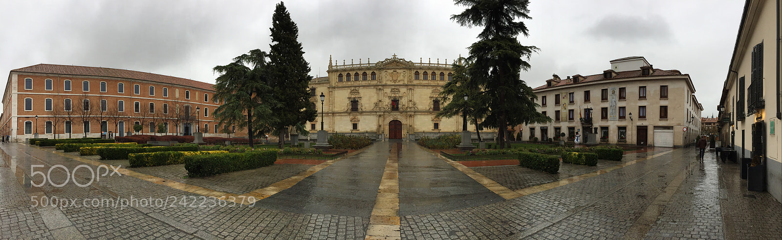 Apple iPhone 6 Plus sample photo. Fachada universidad alcal de photography