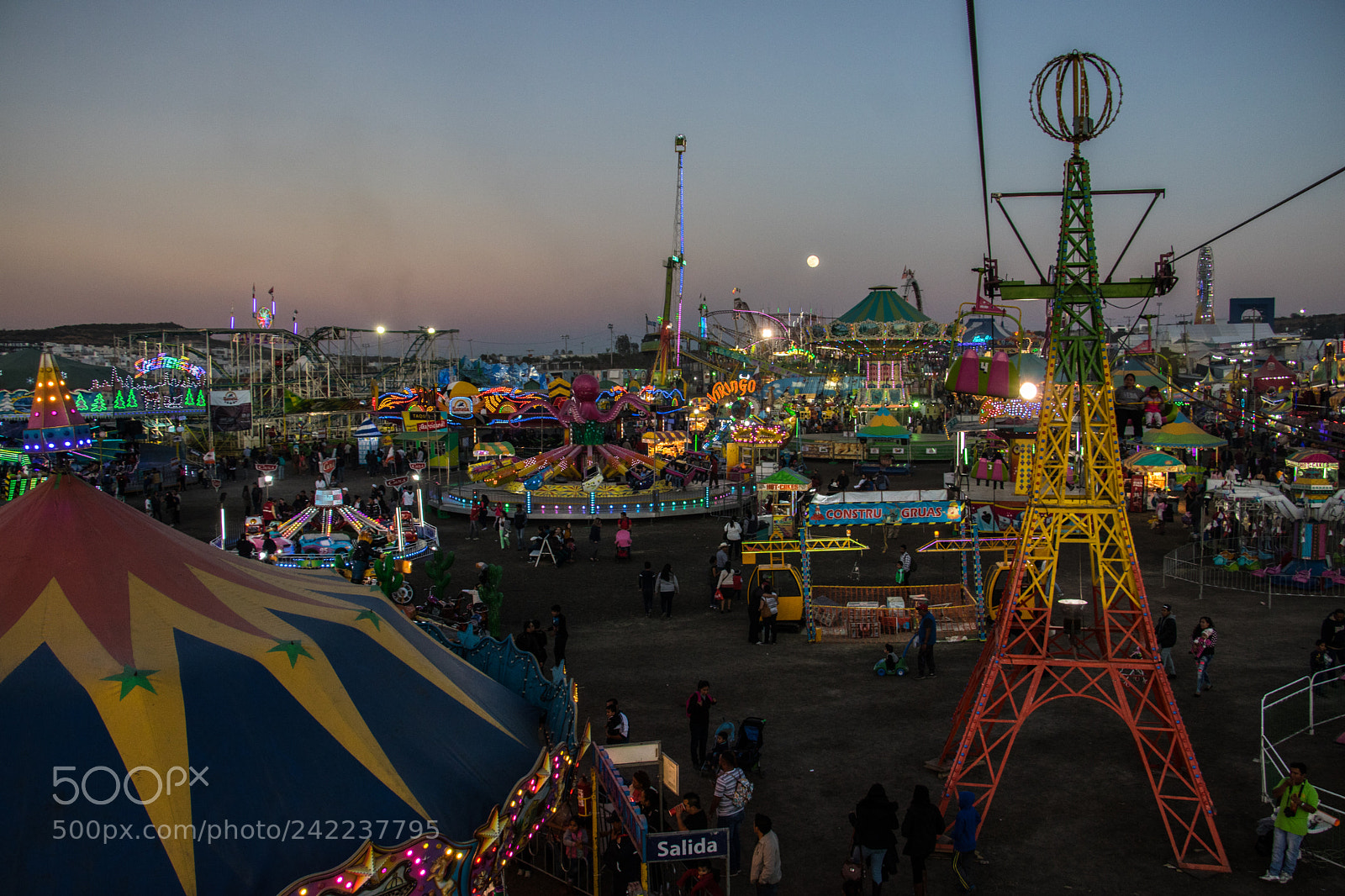 Canon EOS 750D (EOS Rebel T6i / EOS Kiss X8i) sample photo. Children's city photography