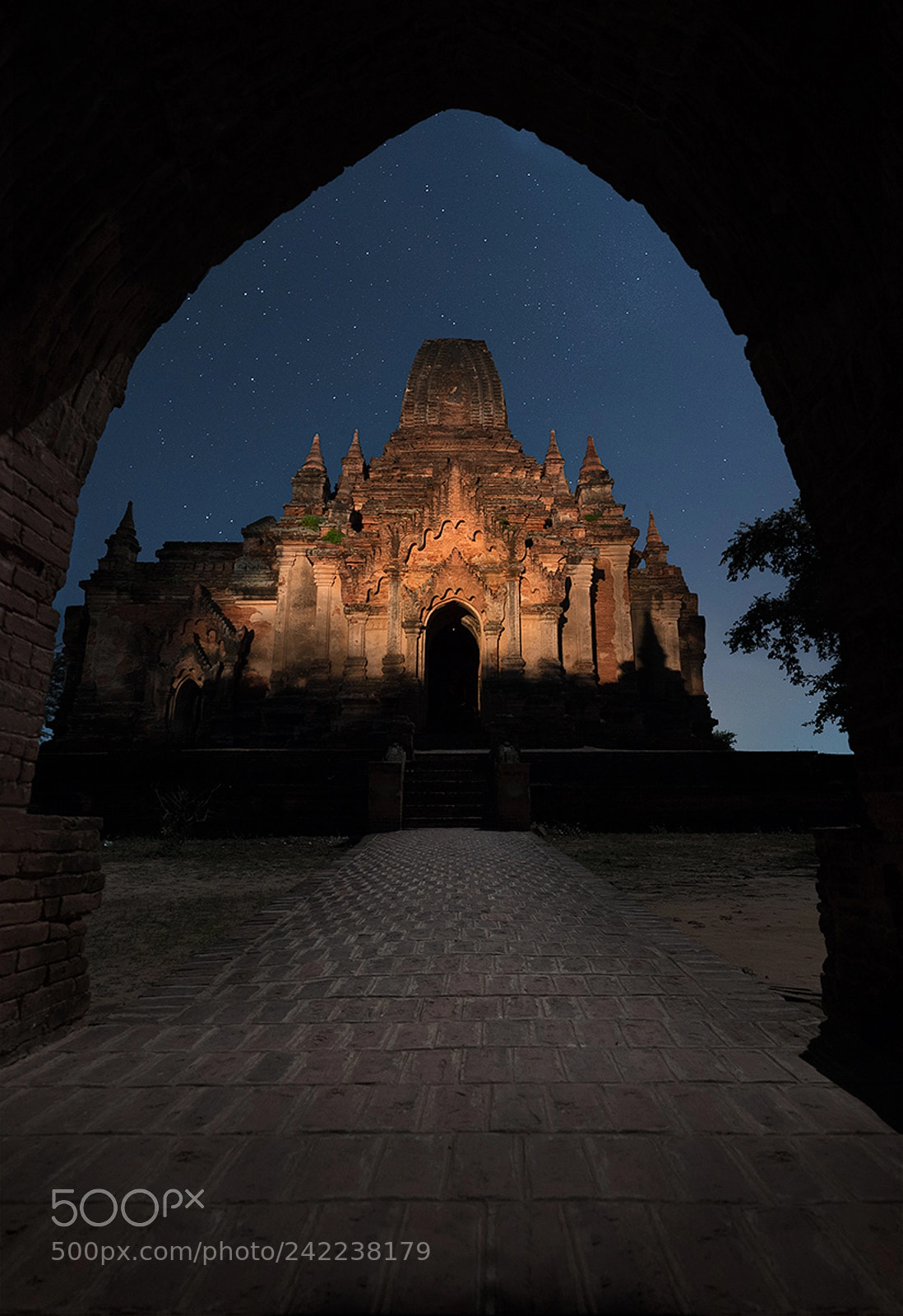 Olympus OM-D E-M10 sample photo. Gate to the darkness photography
