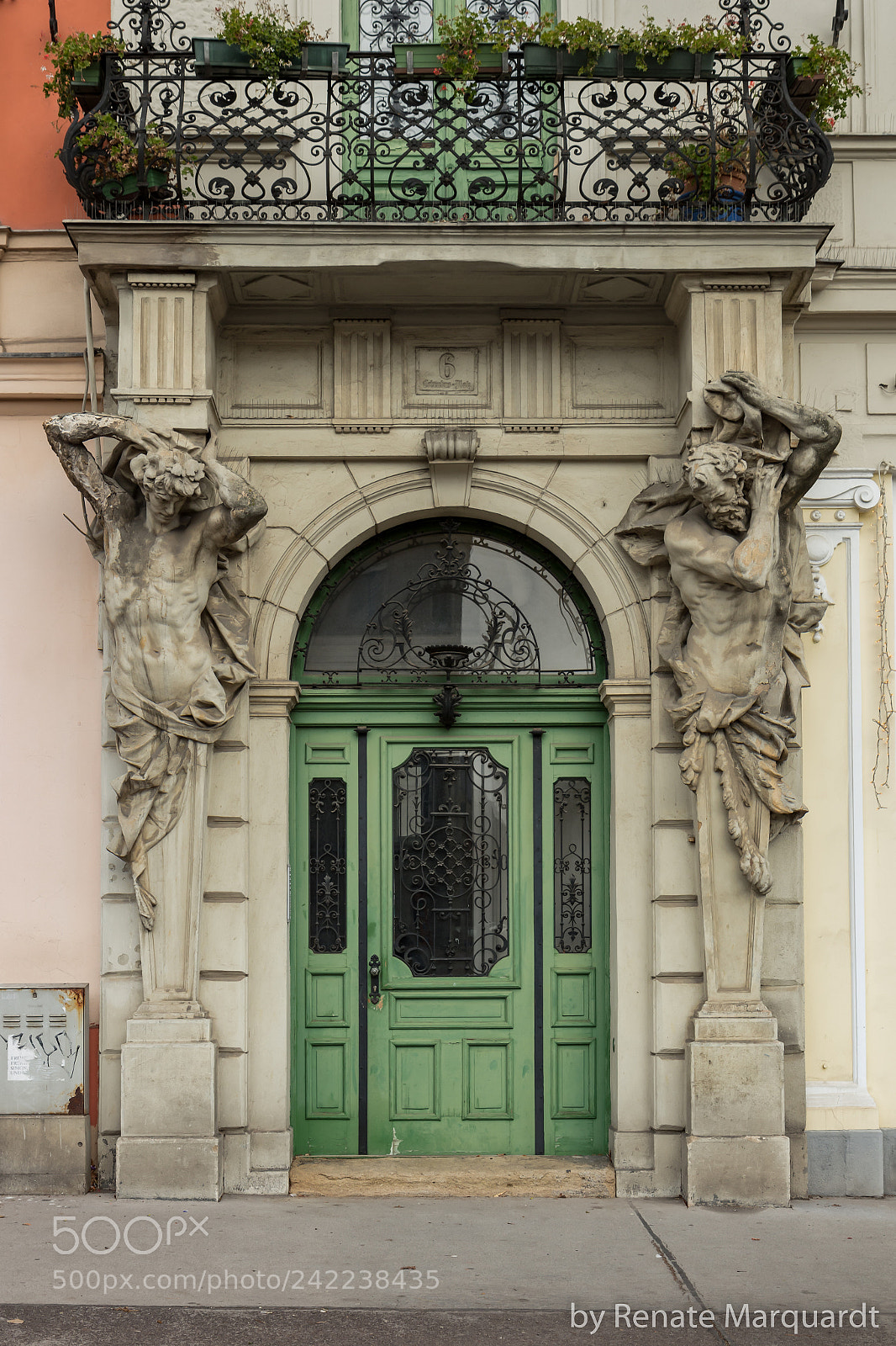 Canon EOS 7D Mark II sample photo. Türen in wien...... photography