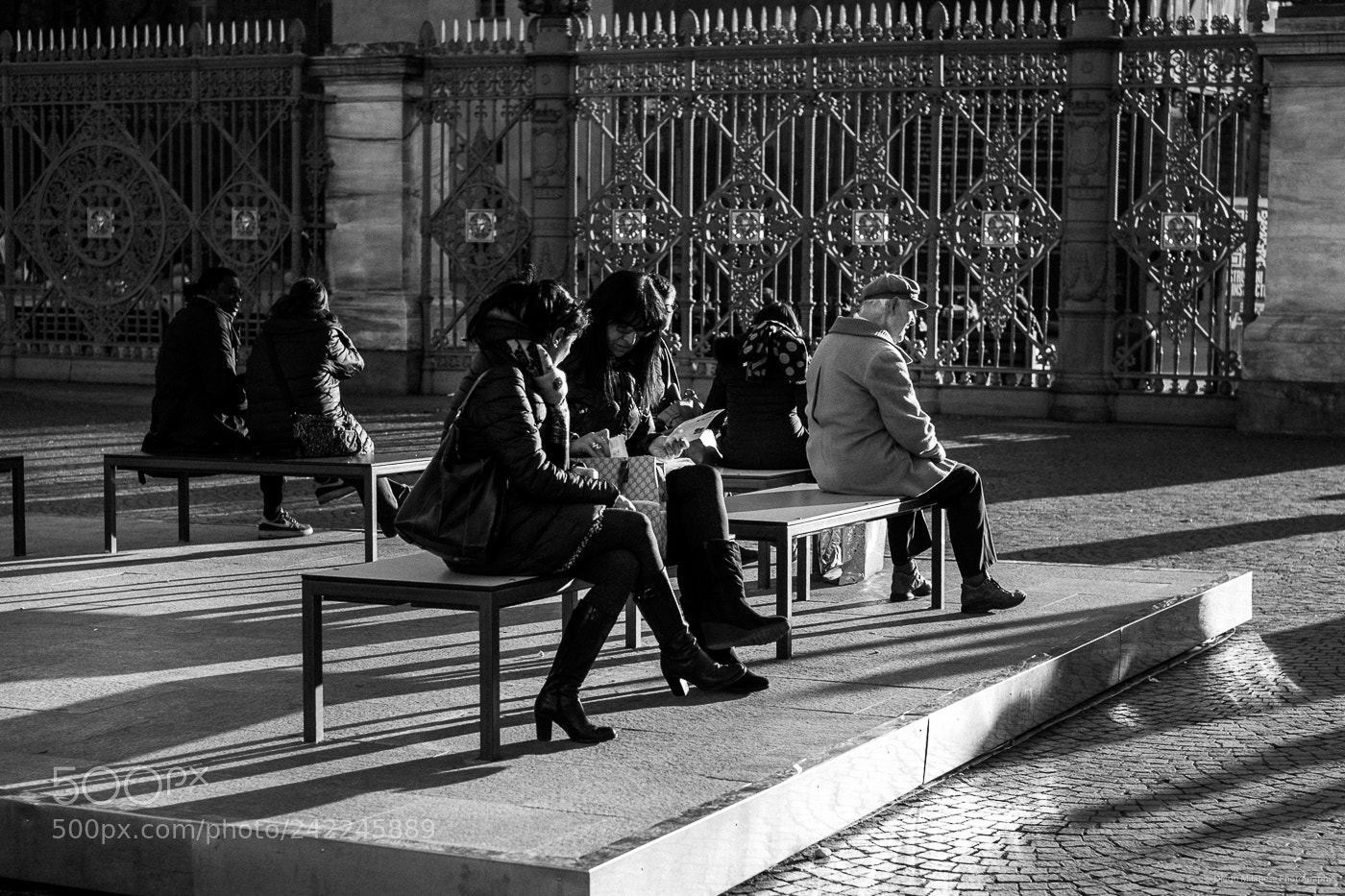 Fujifilm X-E1 sample photo. Until the last ray photography