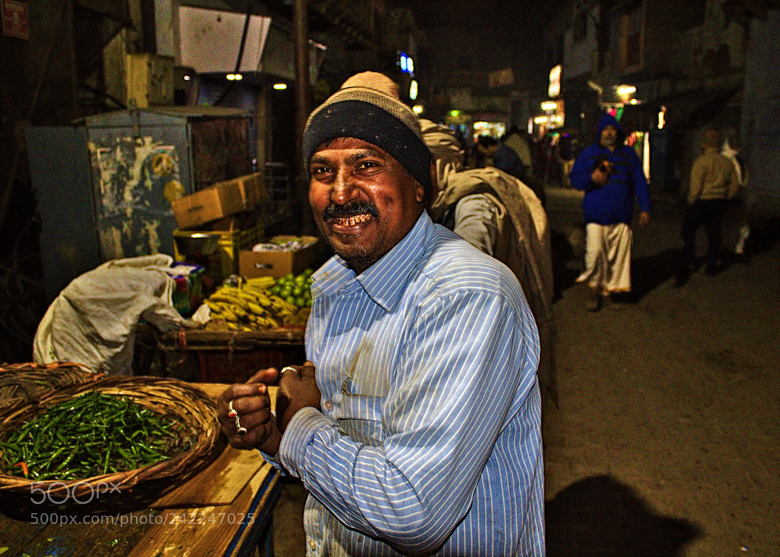 Canon EOS 1200D (EOS Rebel T5 / EOS Kiss X70 / EOS Hi) sample photo. Chilli pepper seller photography